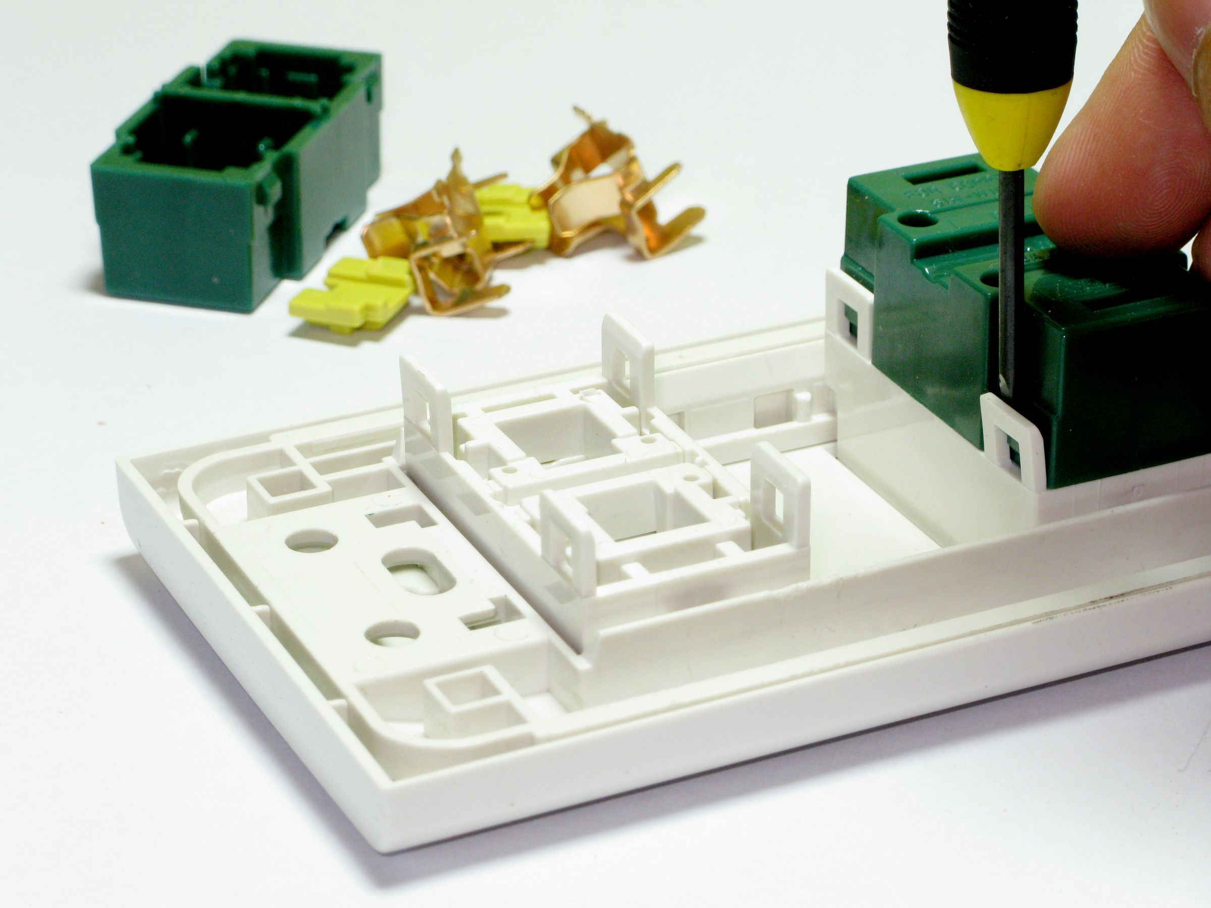 Hidden Wall Outlet Safe (w/Arduino Lock) 9 Steps (with Pictures