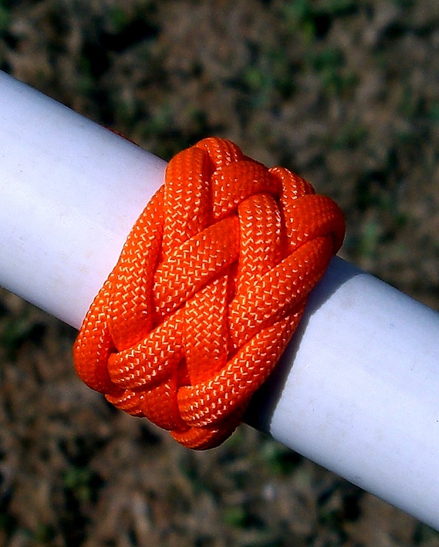 How to Tie a Paracord Gaucho Knot