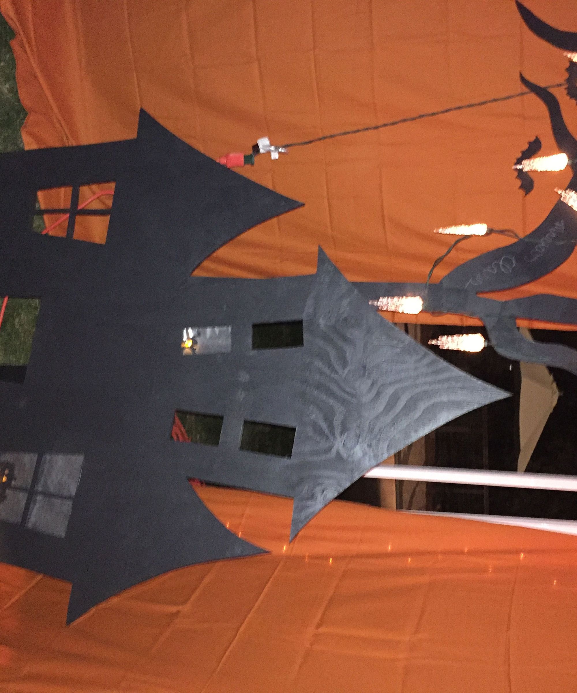 Lighted Haunted House Decoration "Portable"
