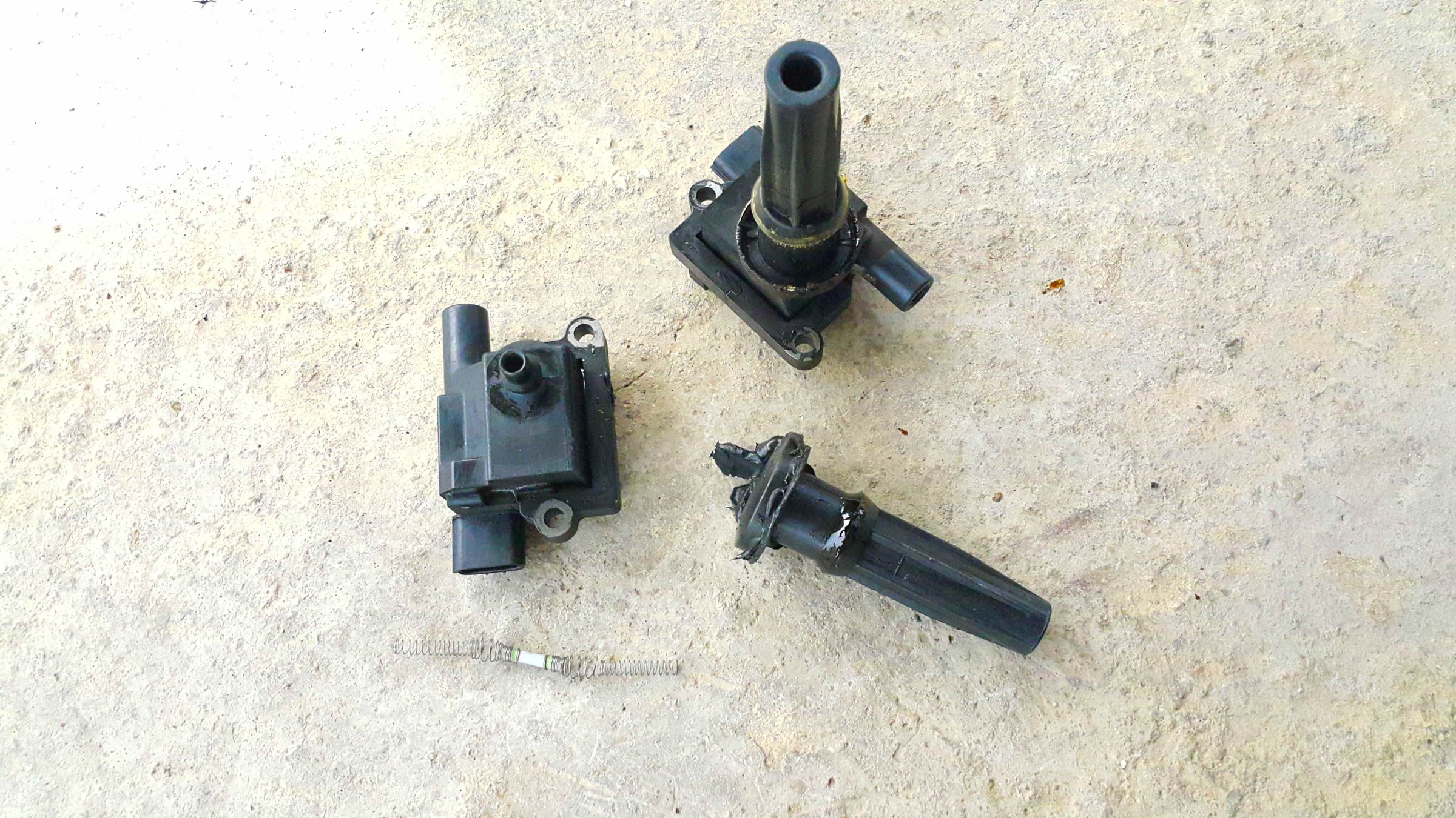 Replacing Coil Packs and Spark Plug Wires for Hyundai Trajet 2000. 3