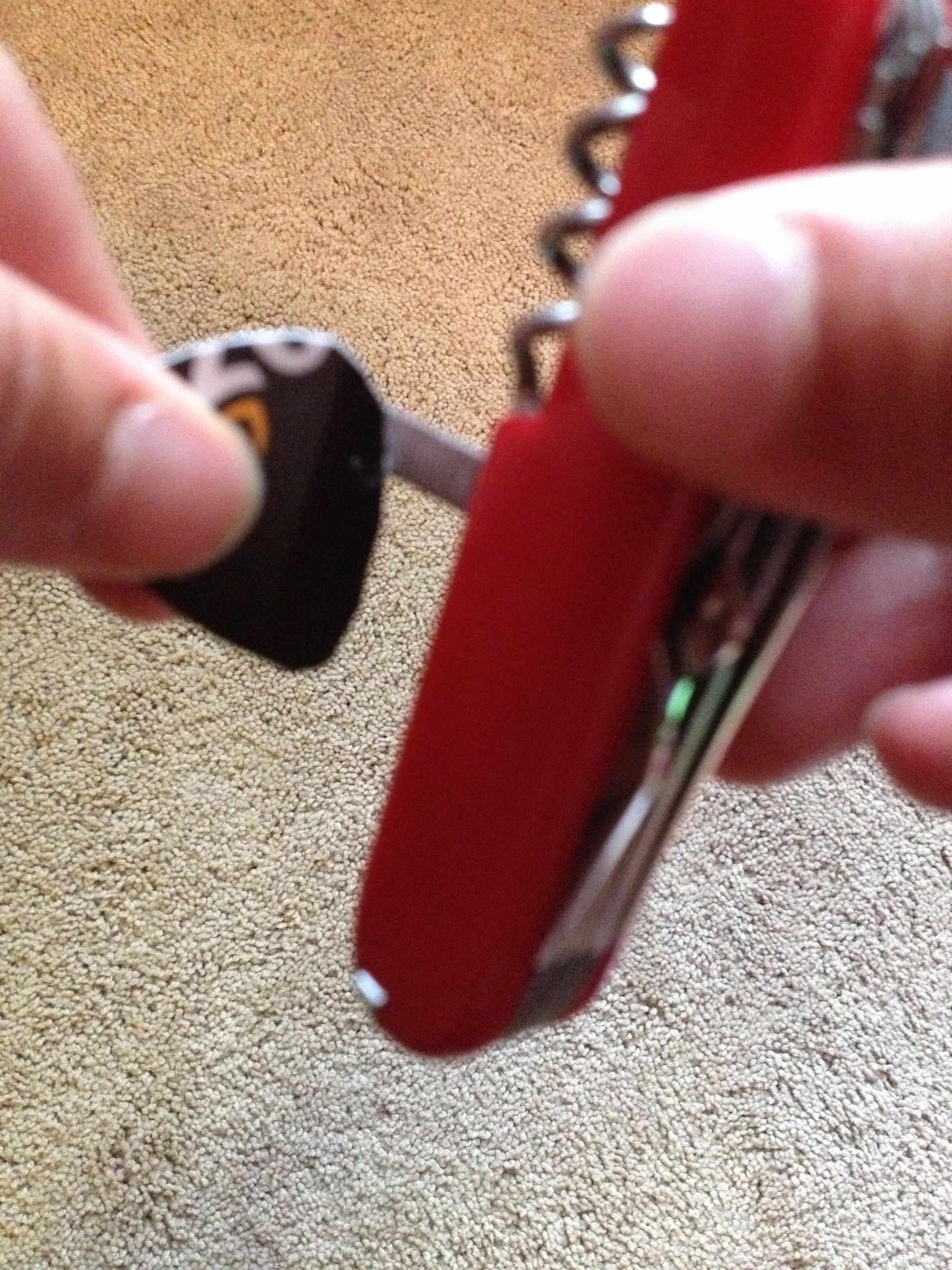 How to Make a Guitar Pick Out of an Old Gift Card/ Credit Card 5