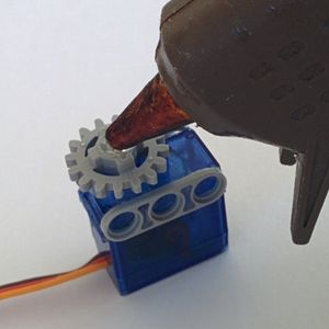 Fixing the Lego Parts to the Servo-motor