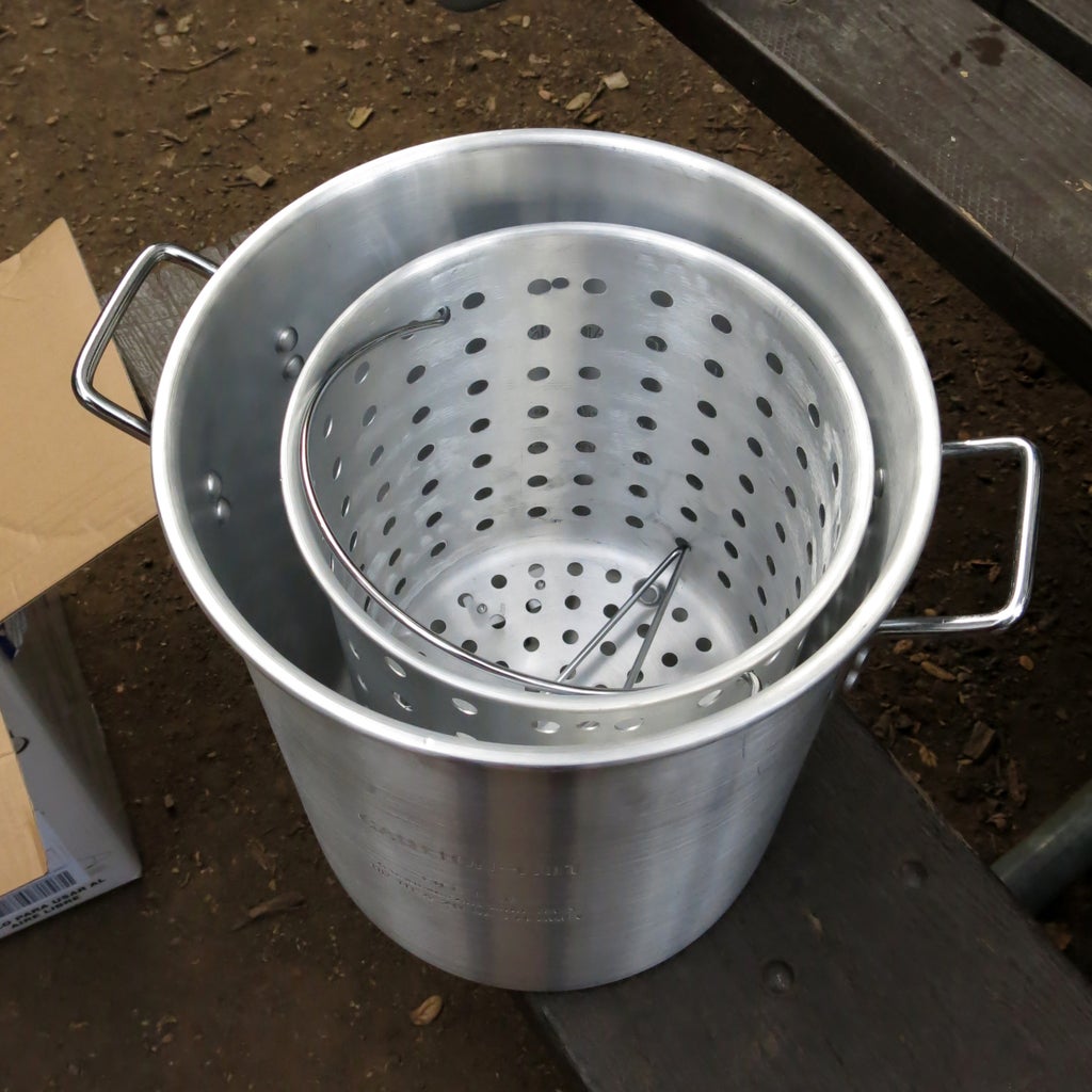 do you cover the pot when deep frying a turkey