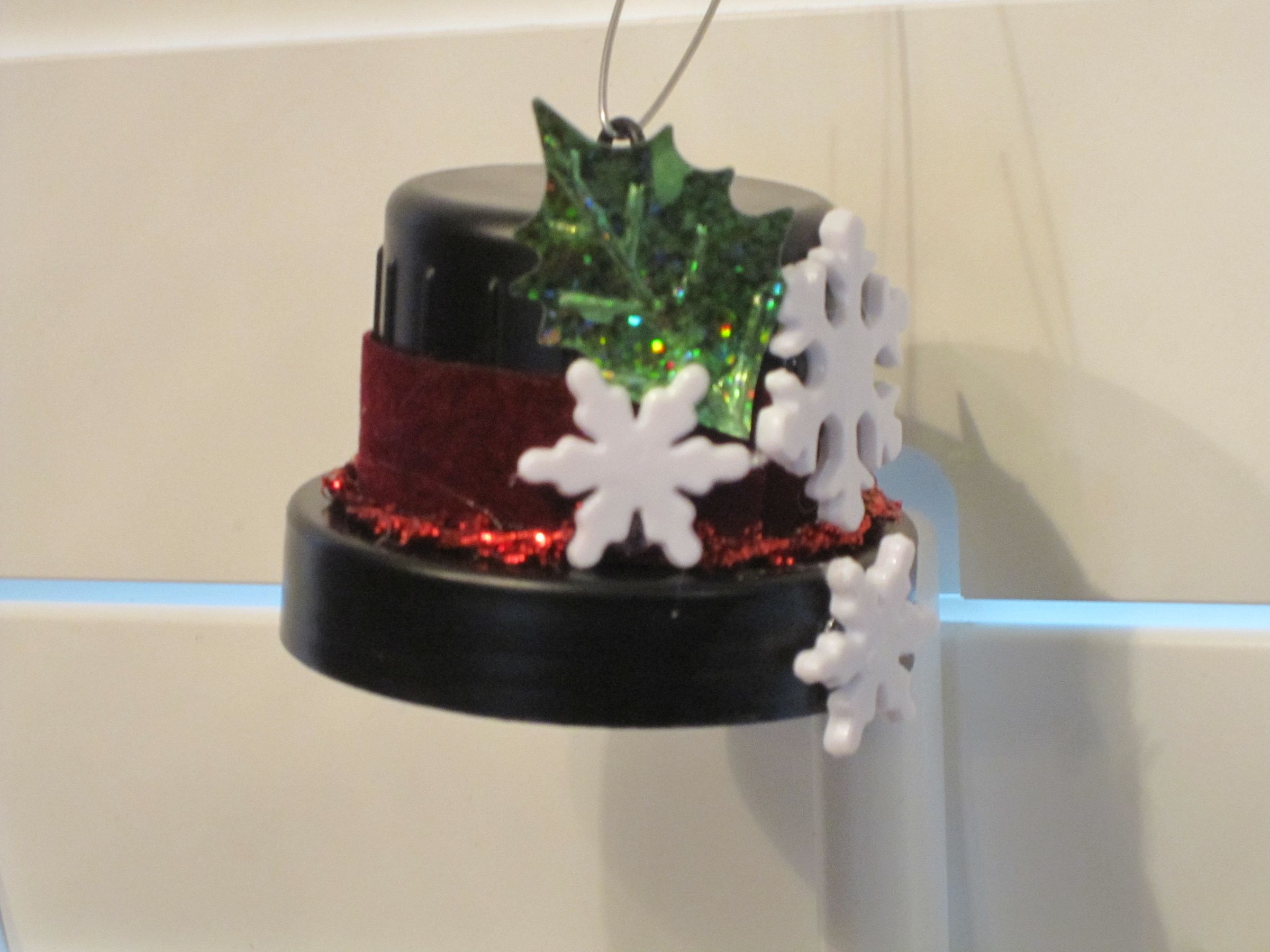 FROSTY'S TOP HAT ORNAMENT From a Recycled Laundry Cap