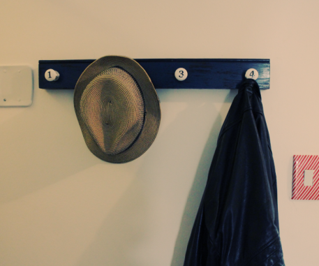 Hat/coat hanger 