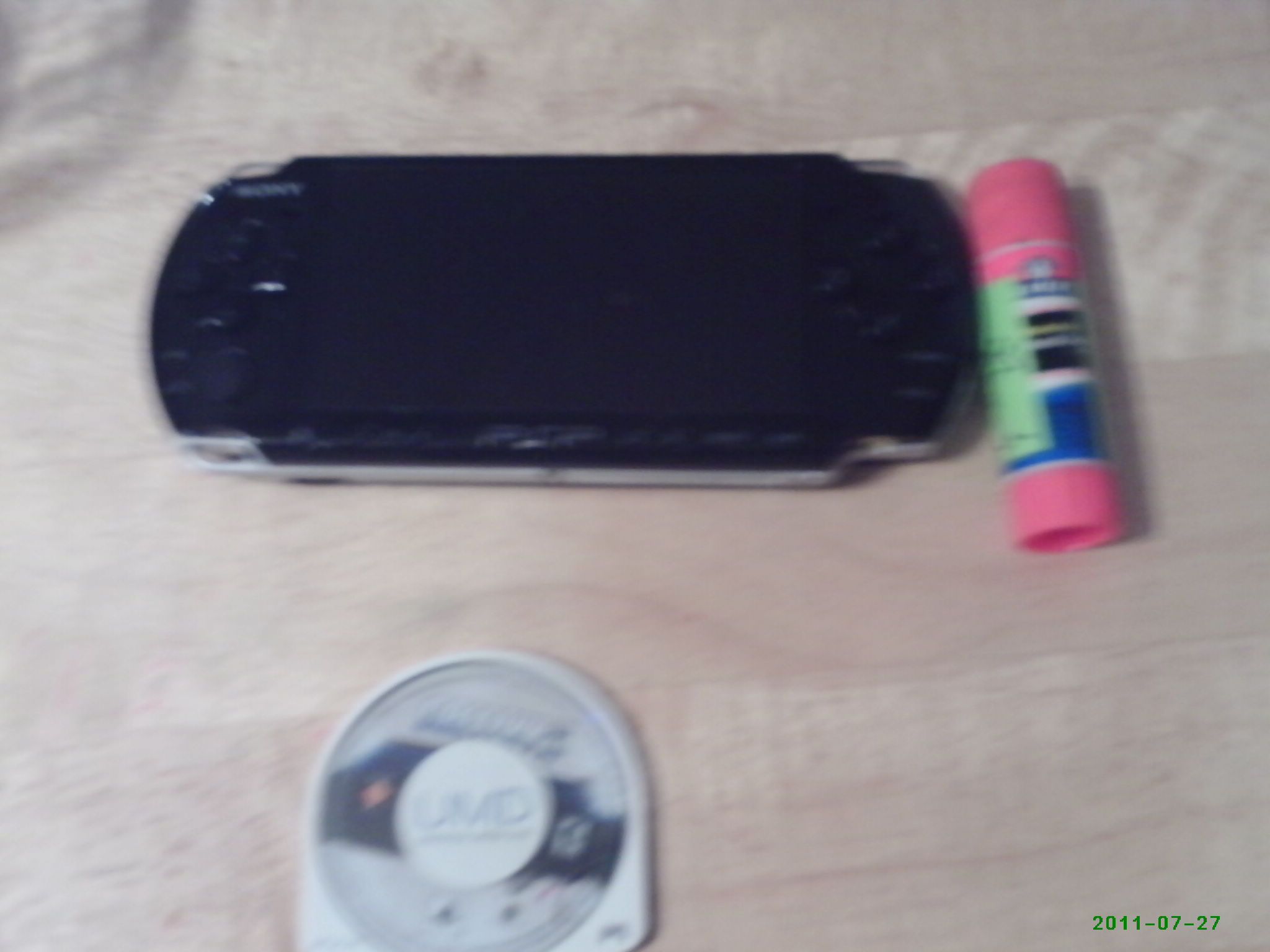 How to Fix a Broken Umd Disk for Psp Game System. 5 Steps Instructables