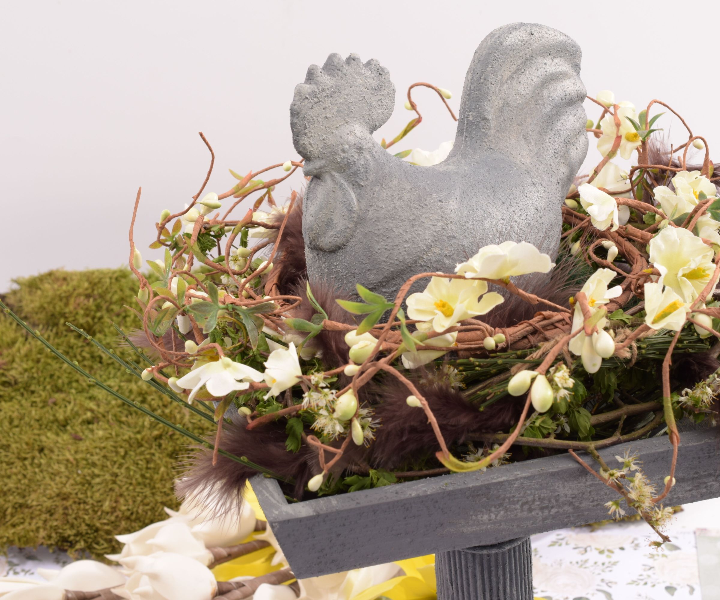 Brocante Hen on a Pedestal