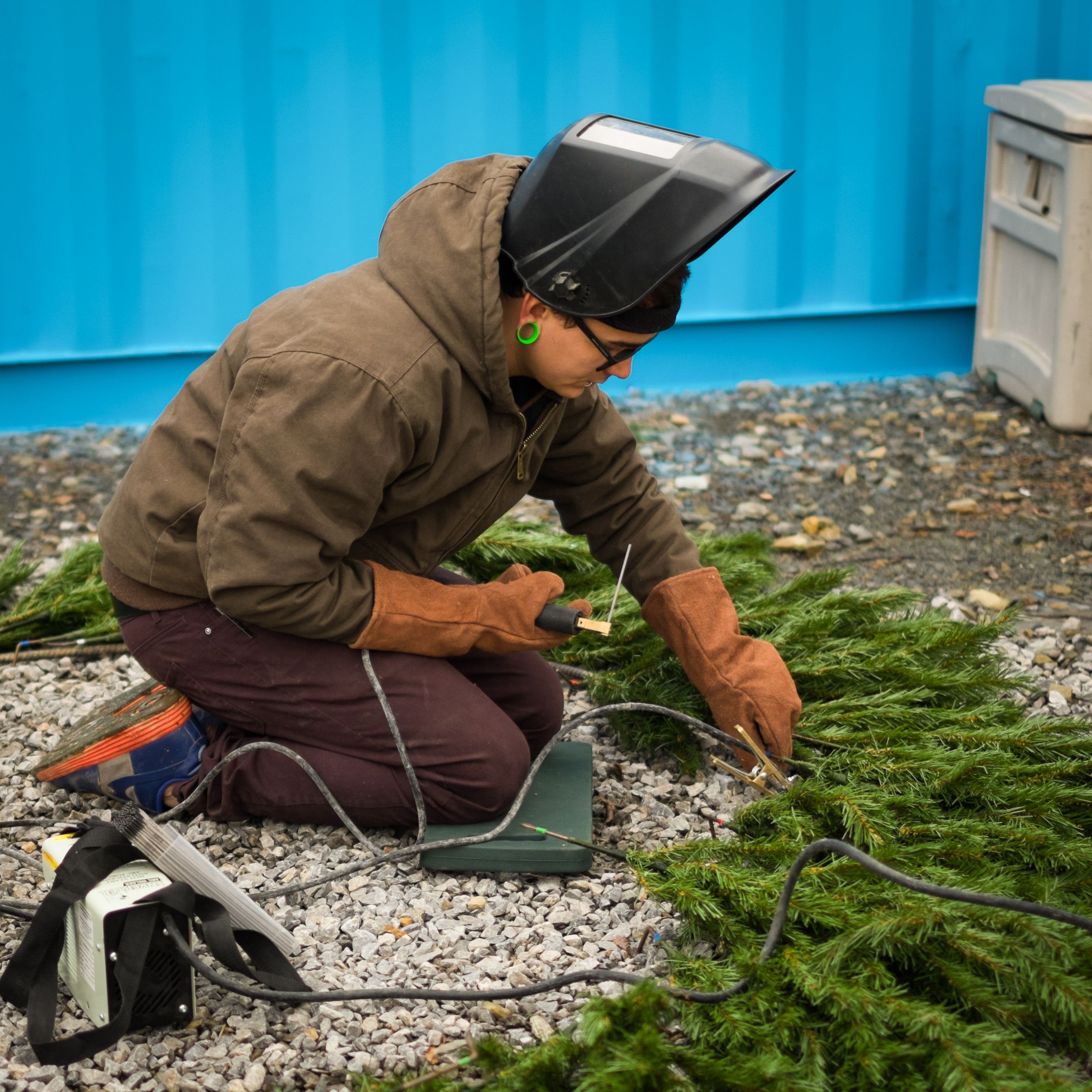 Turn an Old Artificial Christmas Tree Into a Giant Wreath 9 Steps