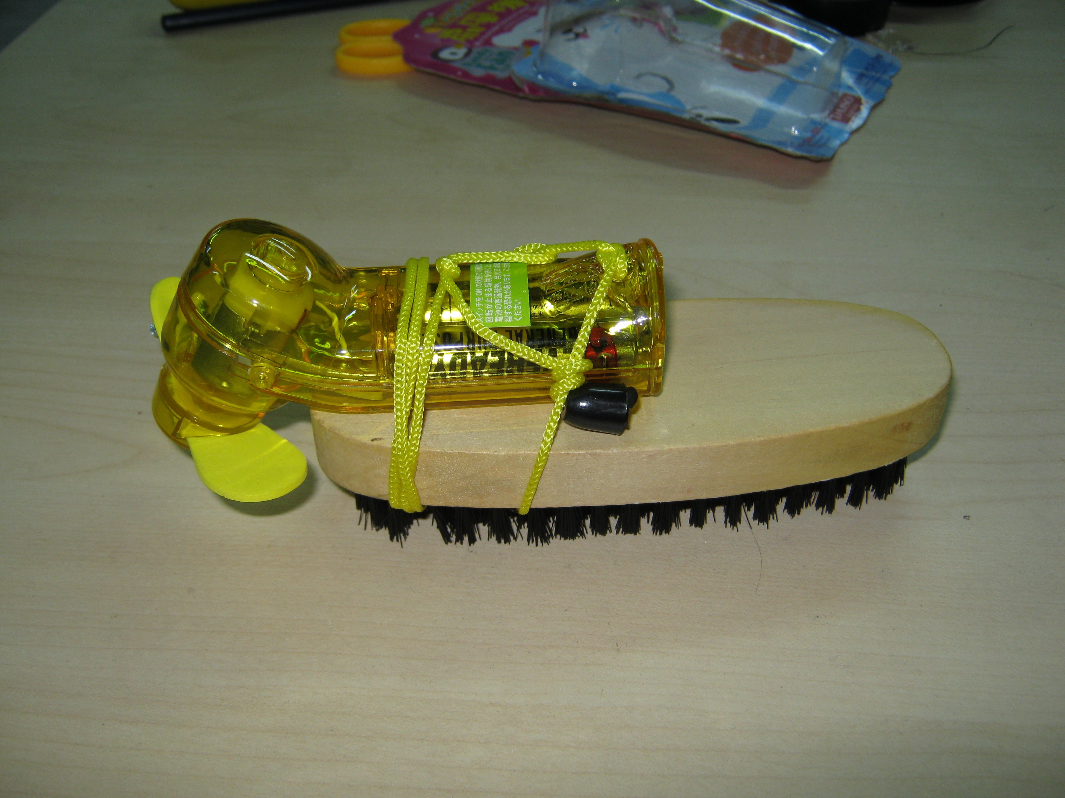 5-minute, no-solder Bristlebot