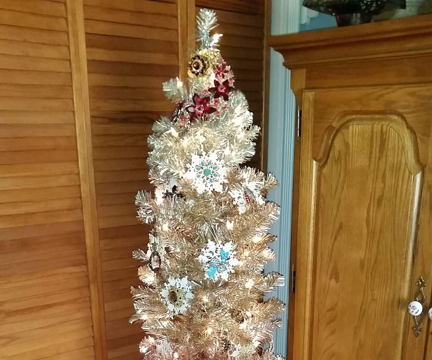 Blingy Brooch Christmas Tree