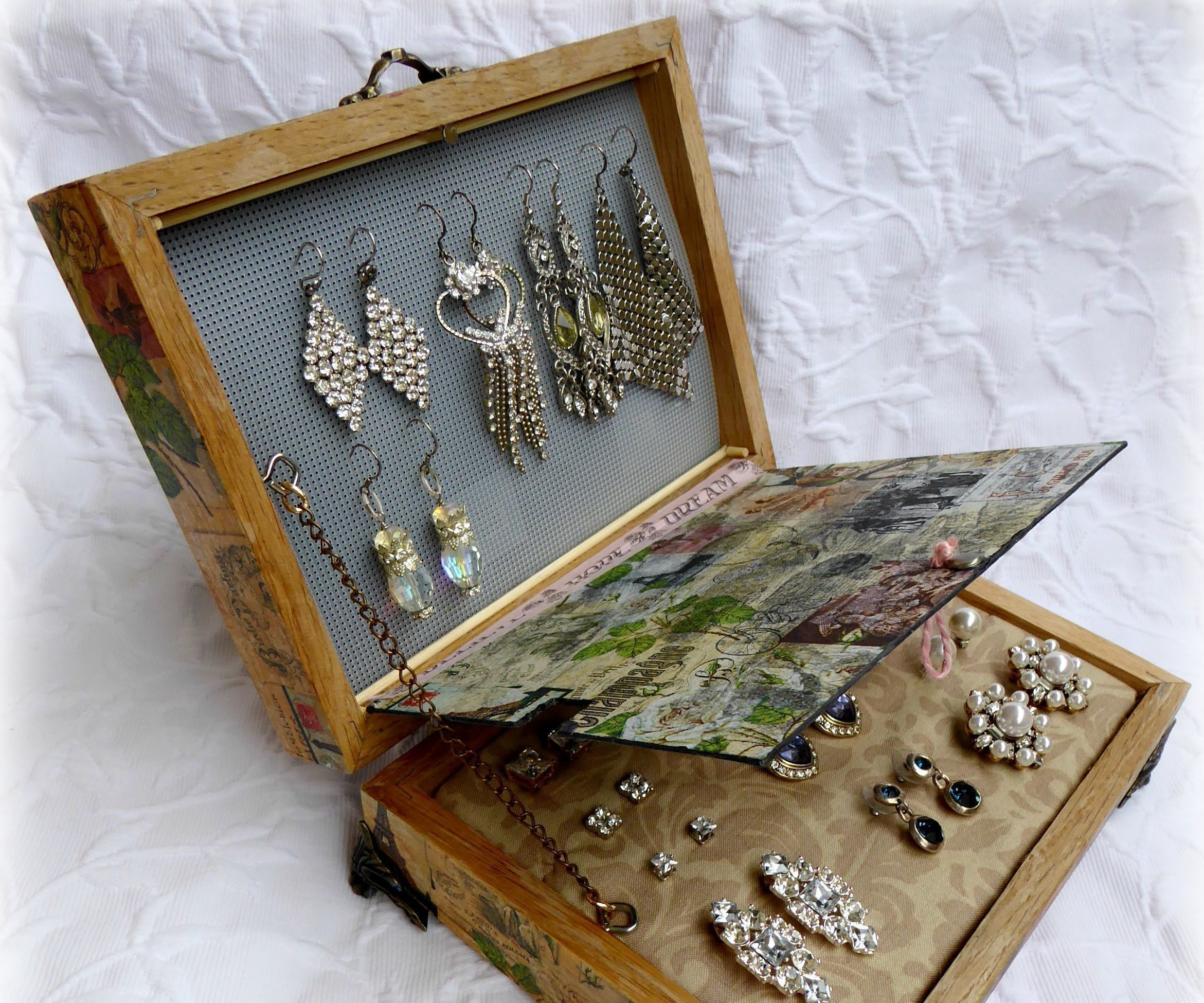 Earring Organizer From Two Frames, With Changeable Front