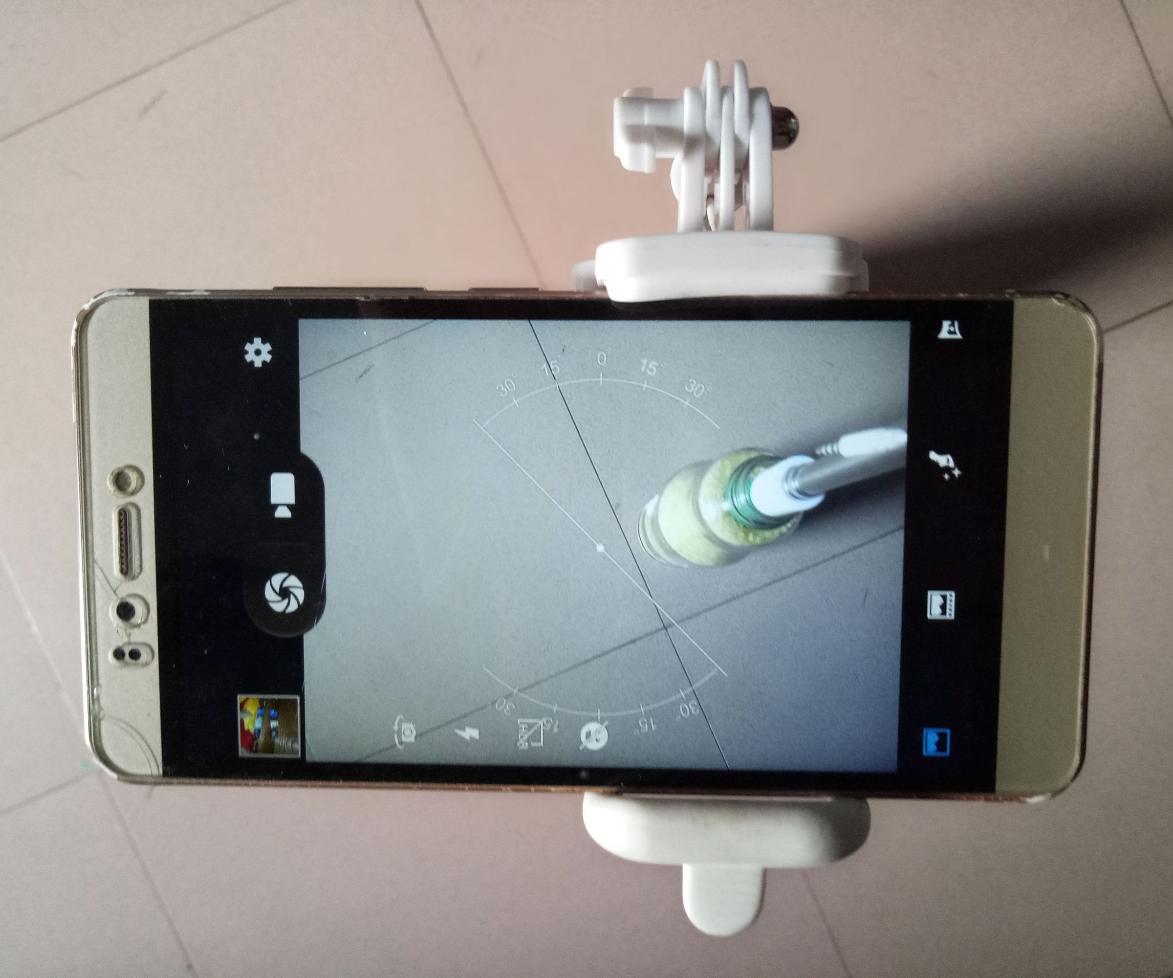 Simple Camera Stand Using Bottle