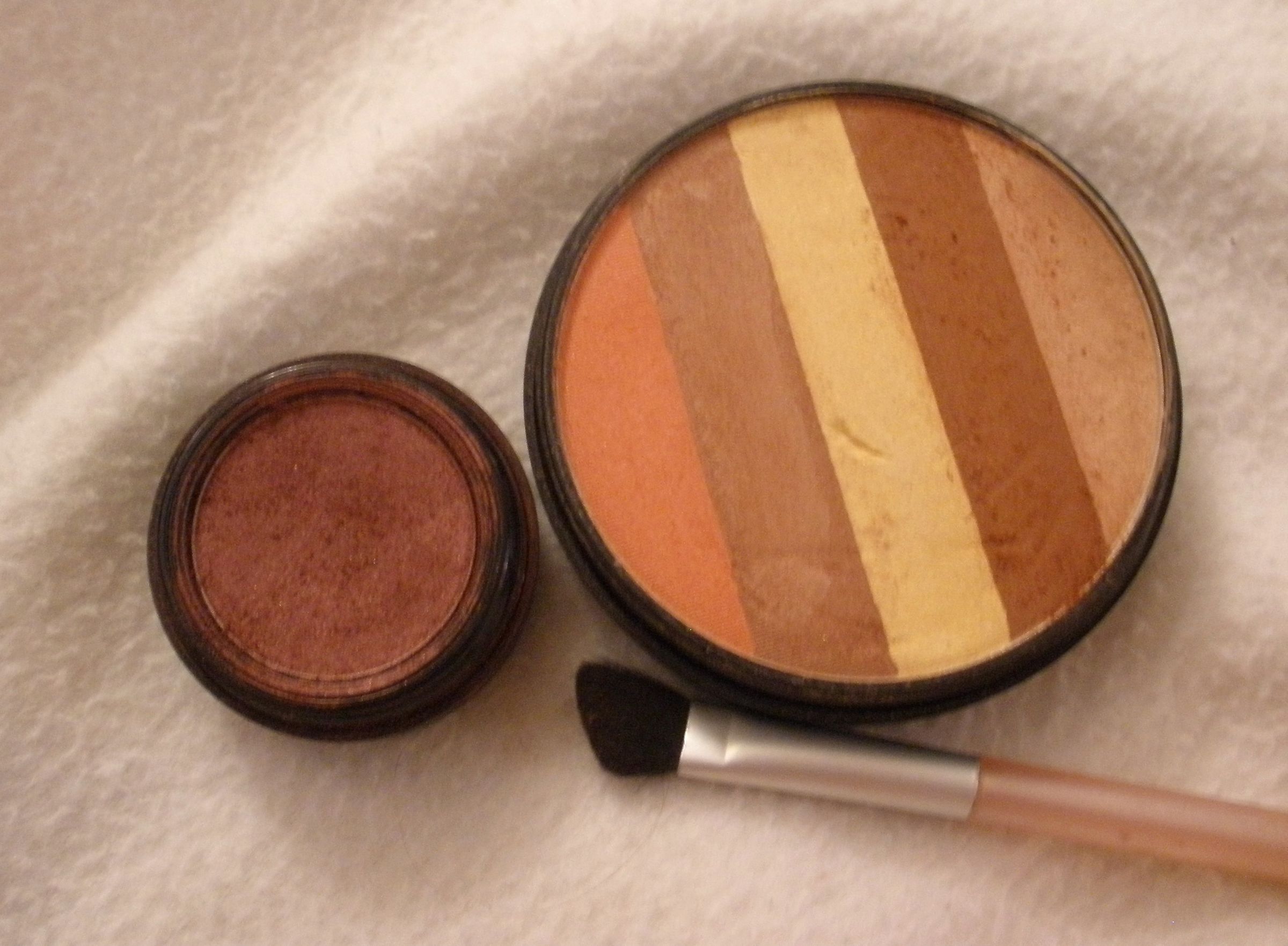 Creating a Black Eye Without Stage Makeup