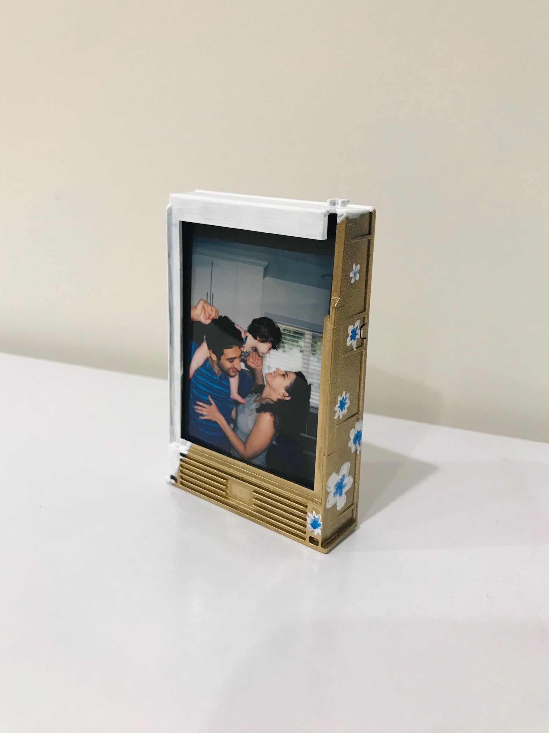 Recycled Polaroid Cartridge Frame 5 Steps Instructables