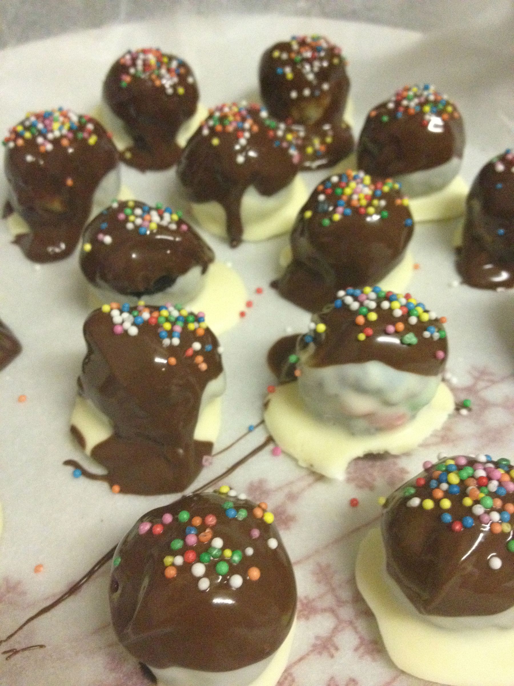 Oreo Chocolate Thingies With Mini M&ms!