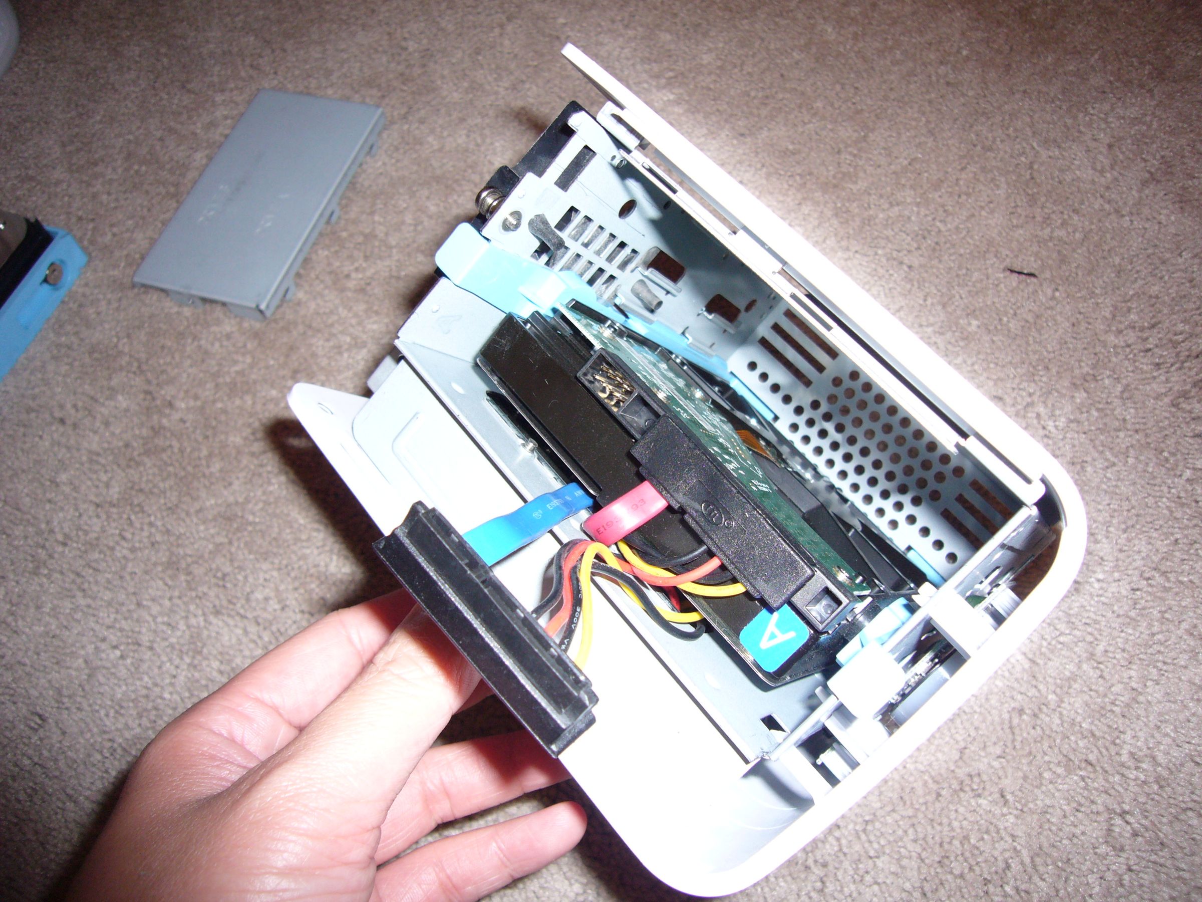 Disassembling Western Digital MyBook World Edition 6 Steps