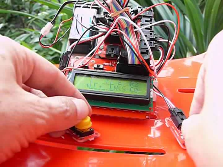 Ariadne - a 1st Person Maze on a 16x2 LCD