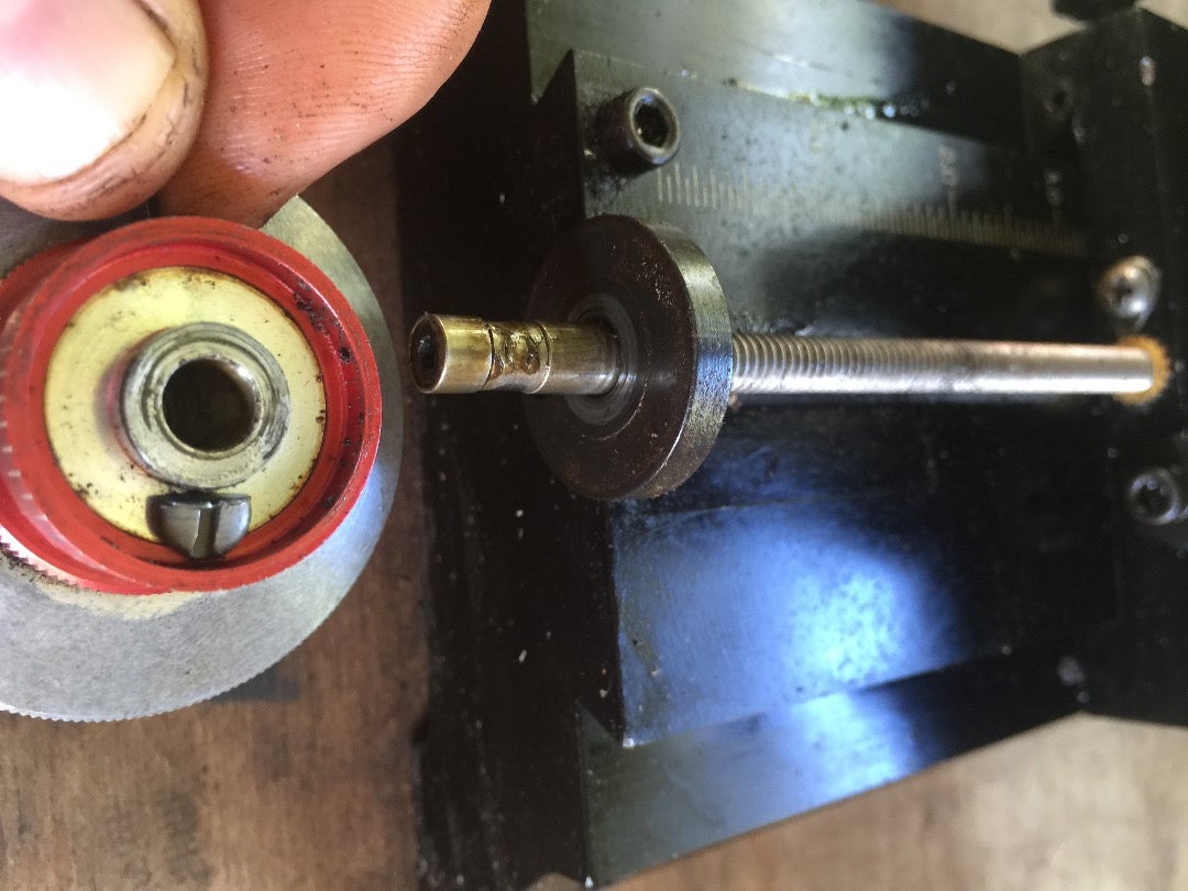 Remove Crank Handle on Y-axis Leadscrew