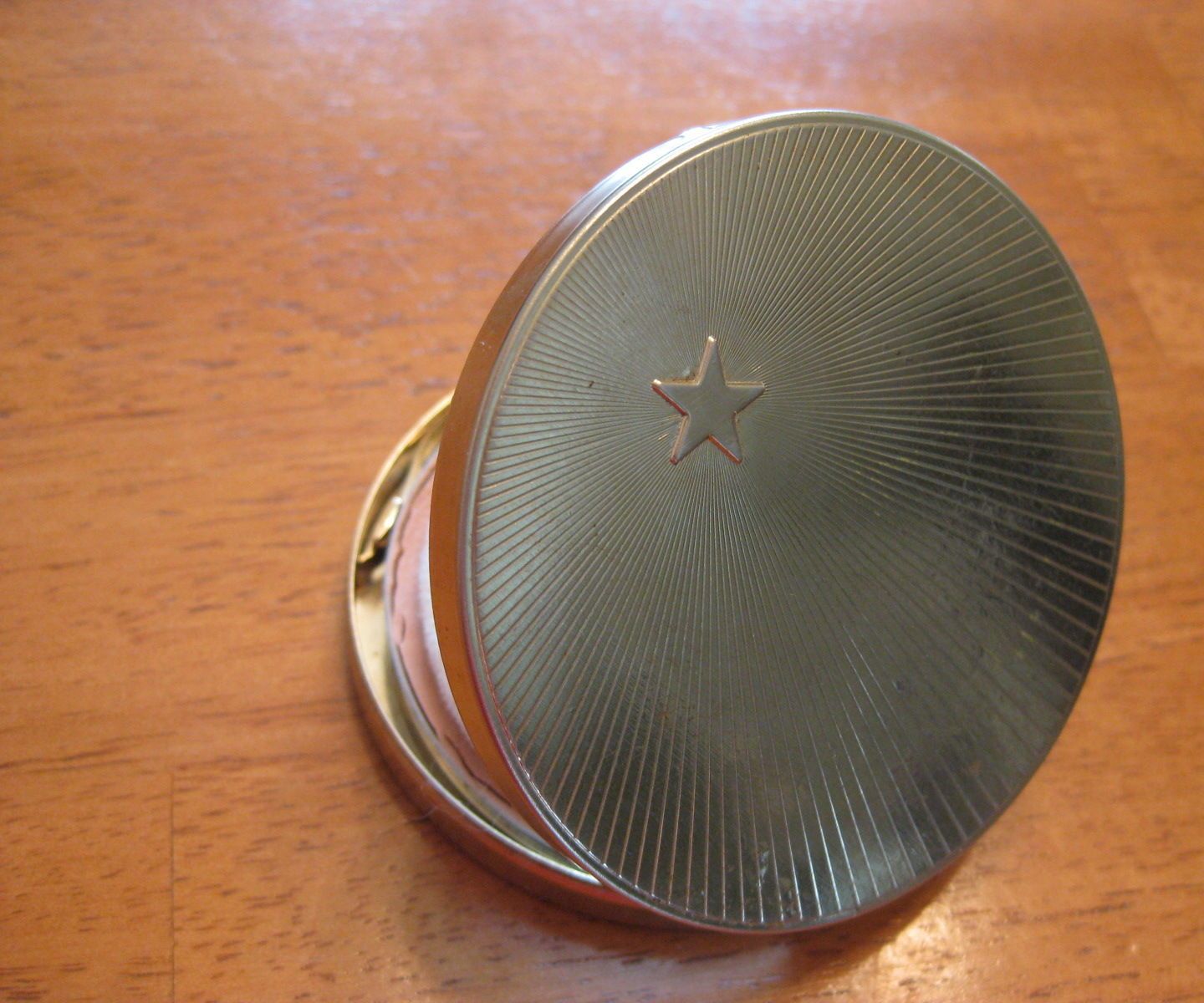 Refill and Refresh Vintage Compact