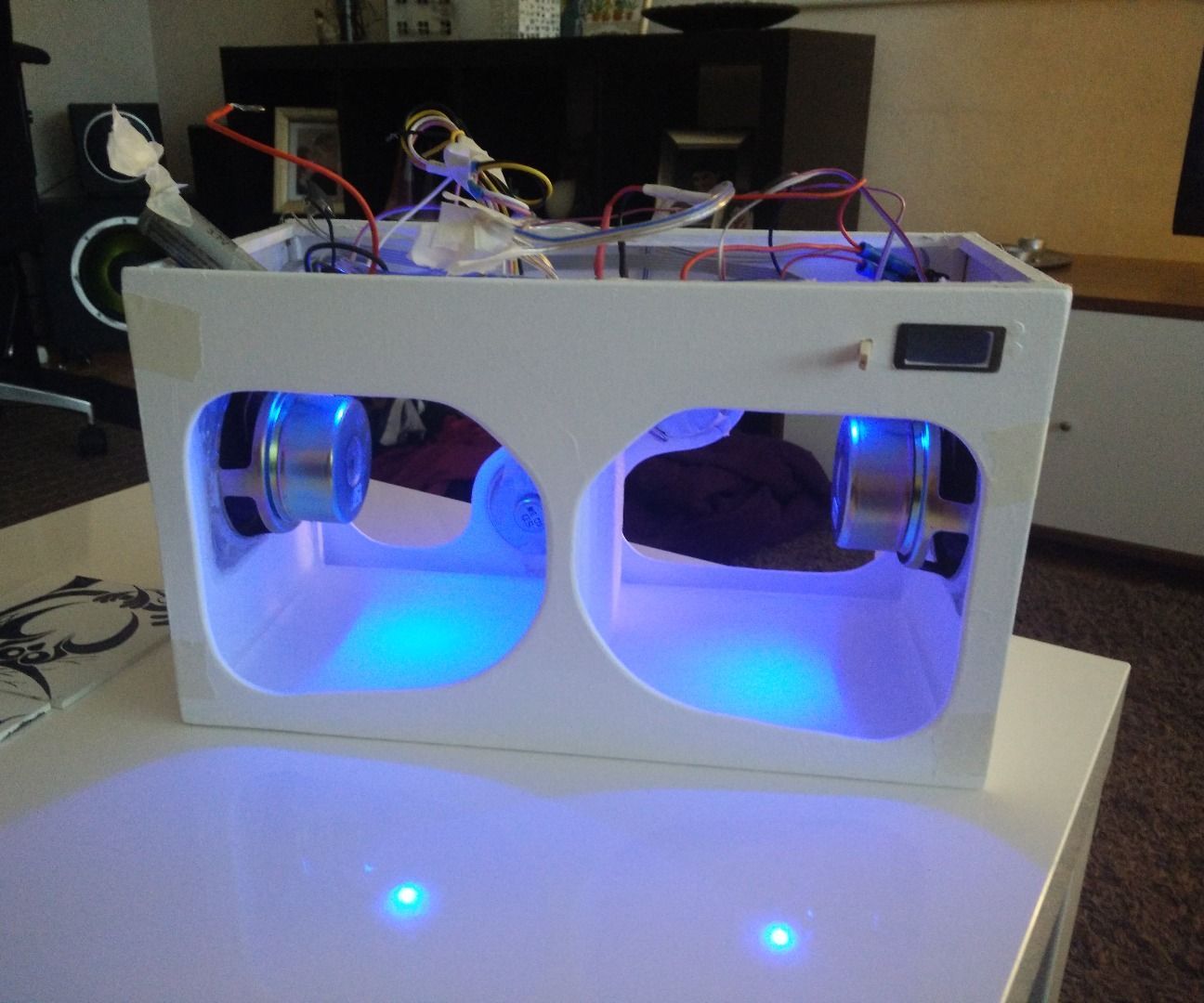 Ultimate-Solar-Boombox U-S-B