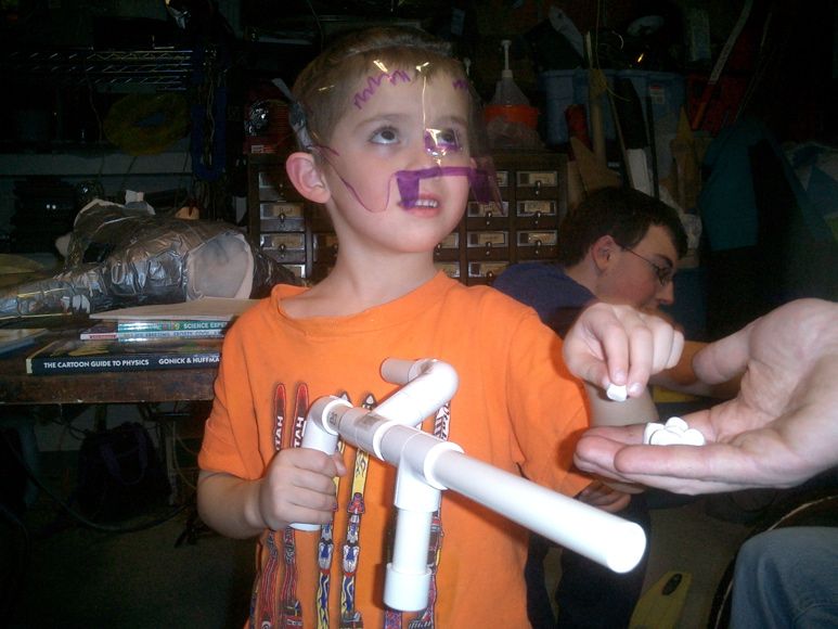 Cómo Hacer Una Pistola De Malvaviscos O Un Disparador De Malvaviscos