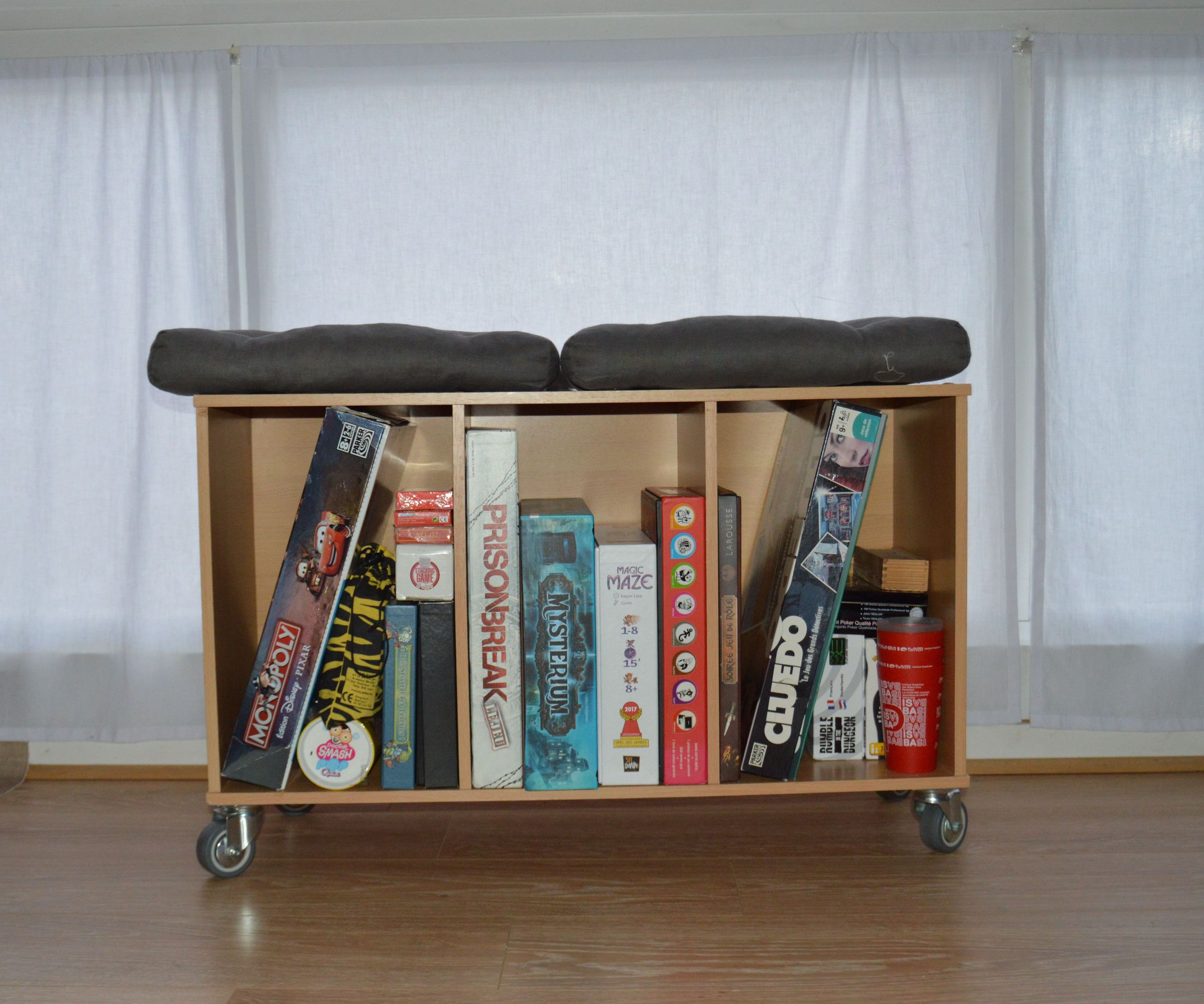 Storage on Wheel / Rangement À Roulettes 