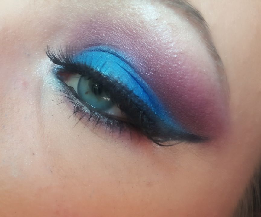 Dramatic Blue & Pink Cut Crease
