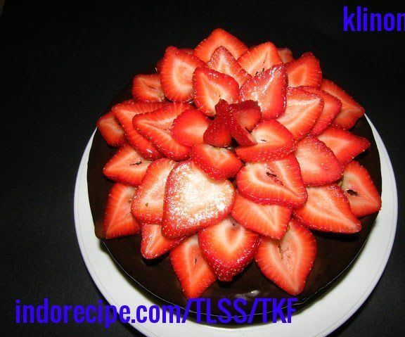 Strawberry Flower - Chocolate Cake