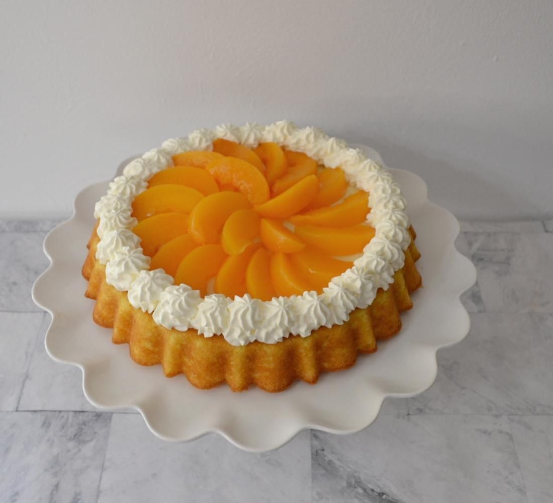 Peaches and Mascarpone Cream Tiara Cake 6 Steps (with Pictures
