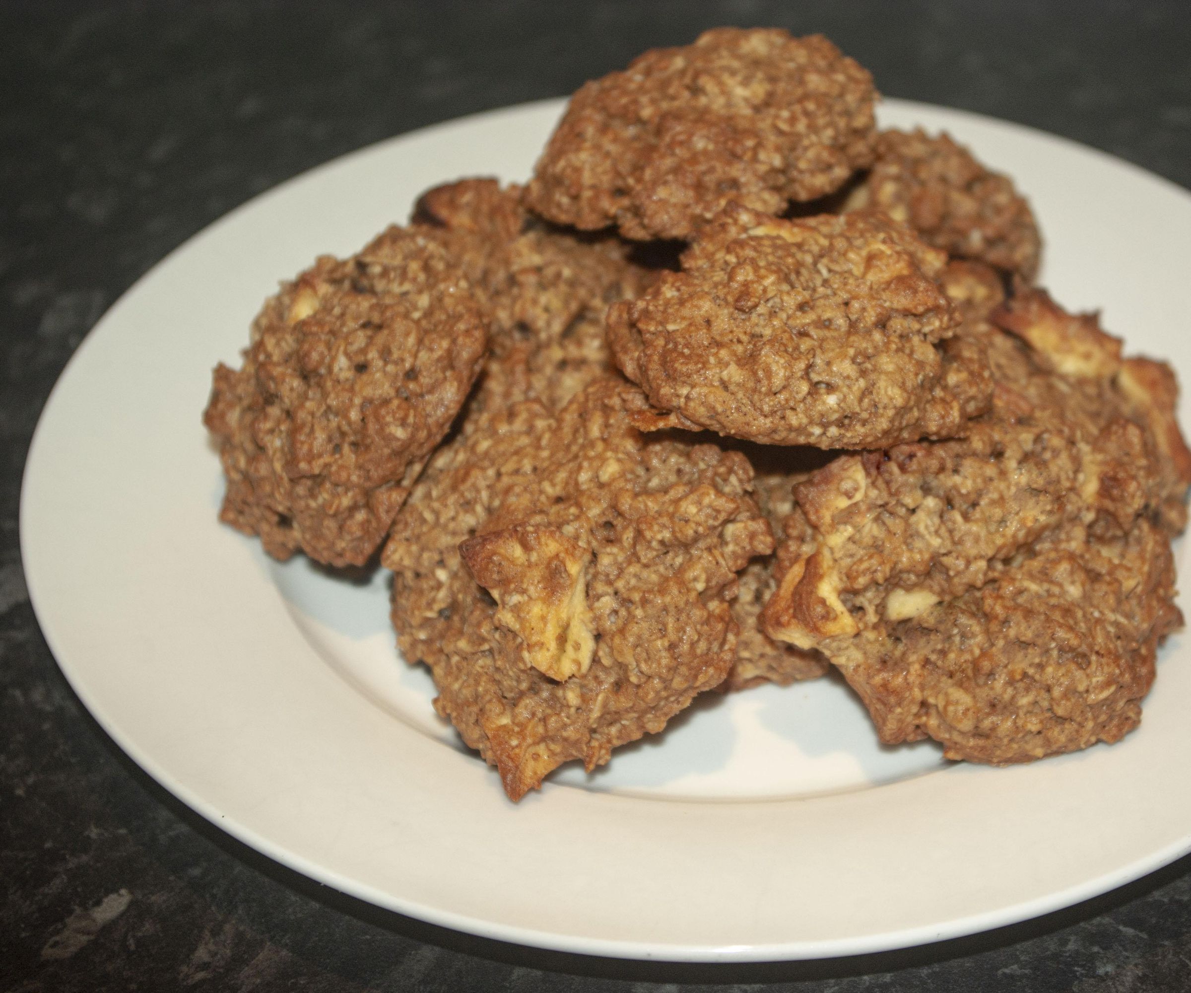 Chewy Apple and Cinnamon Oatmeal Cookies