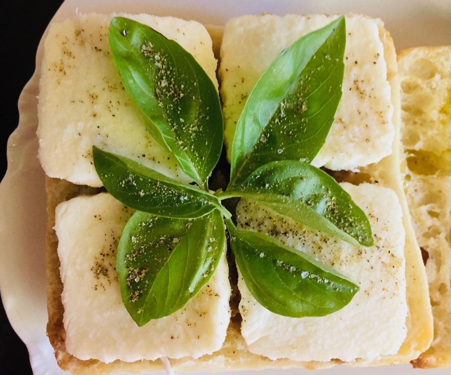Caprese-Cheesy Sandwich
