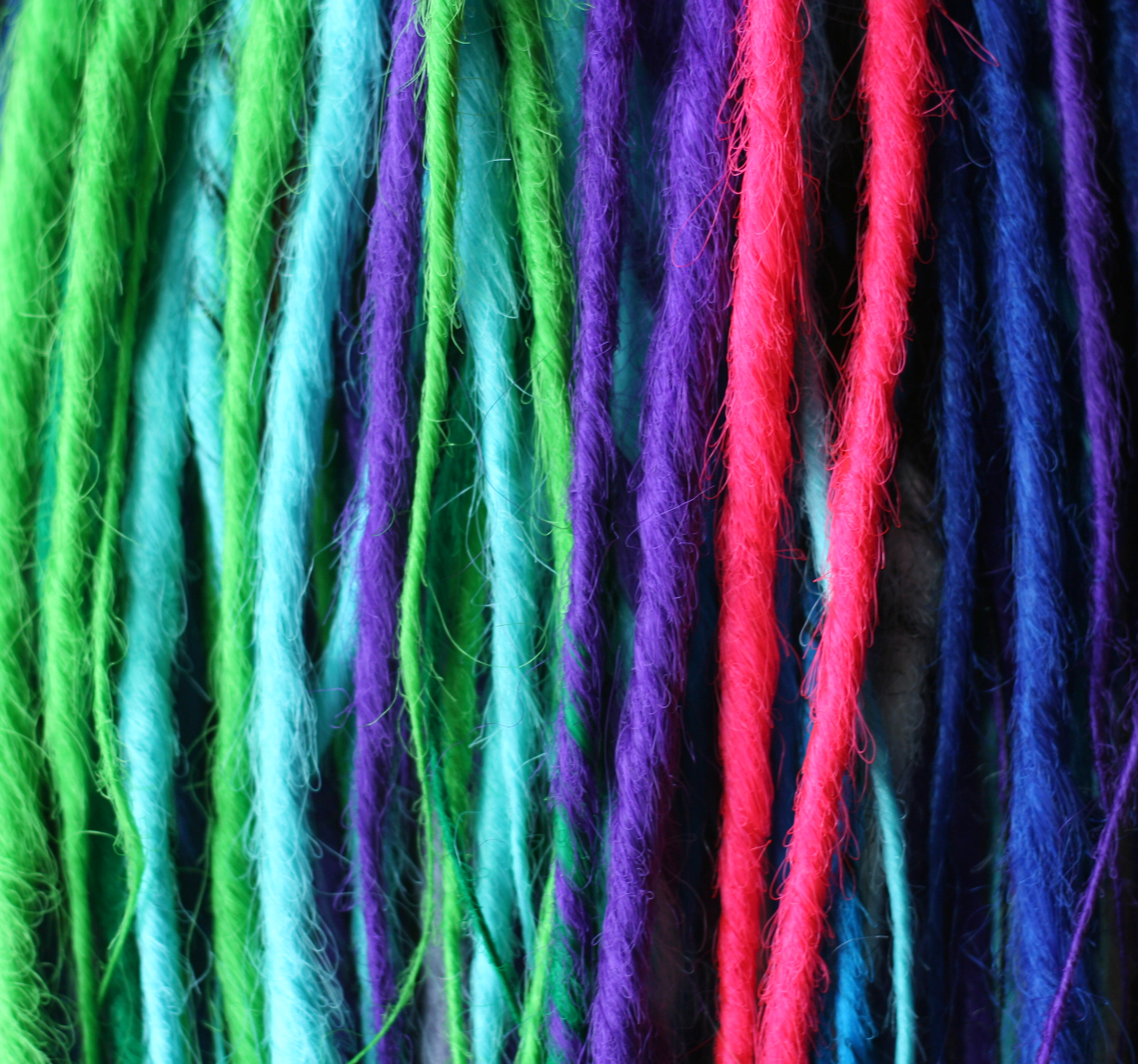 DIY Synthetic Dreads: Sealing Method 1