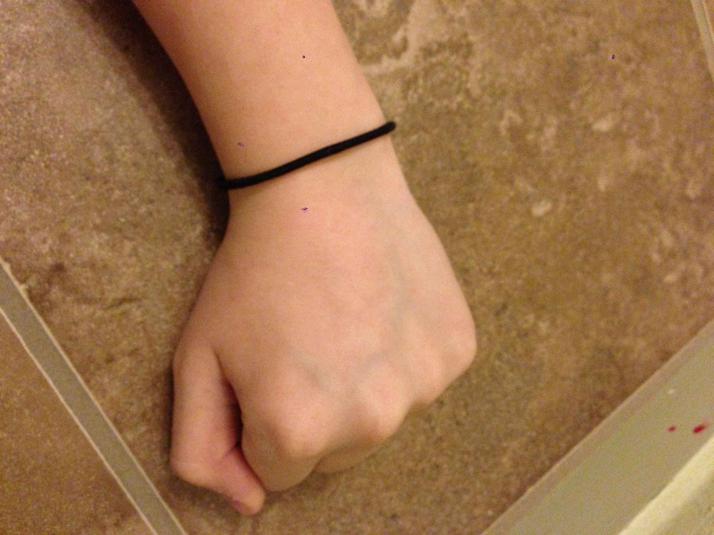 How To Make A Star Trick With Your Ponytail Holder