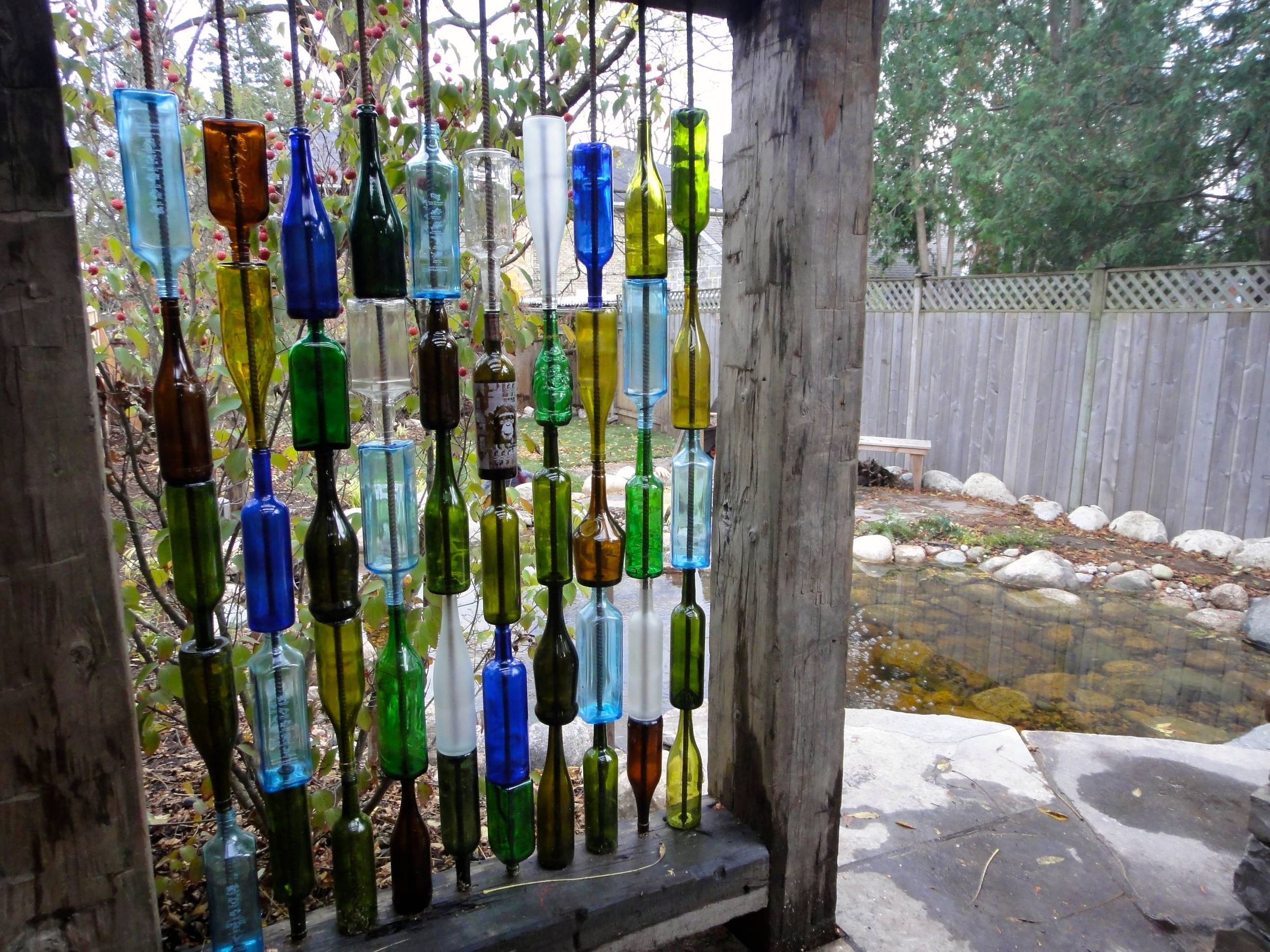 How to build a wall from recycled bottles