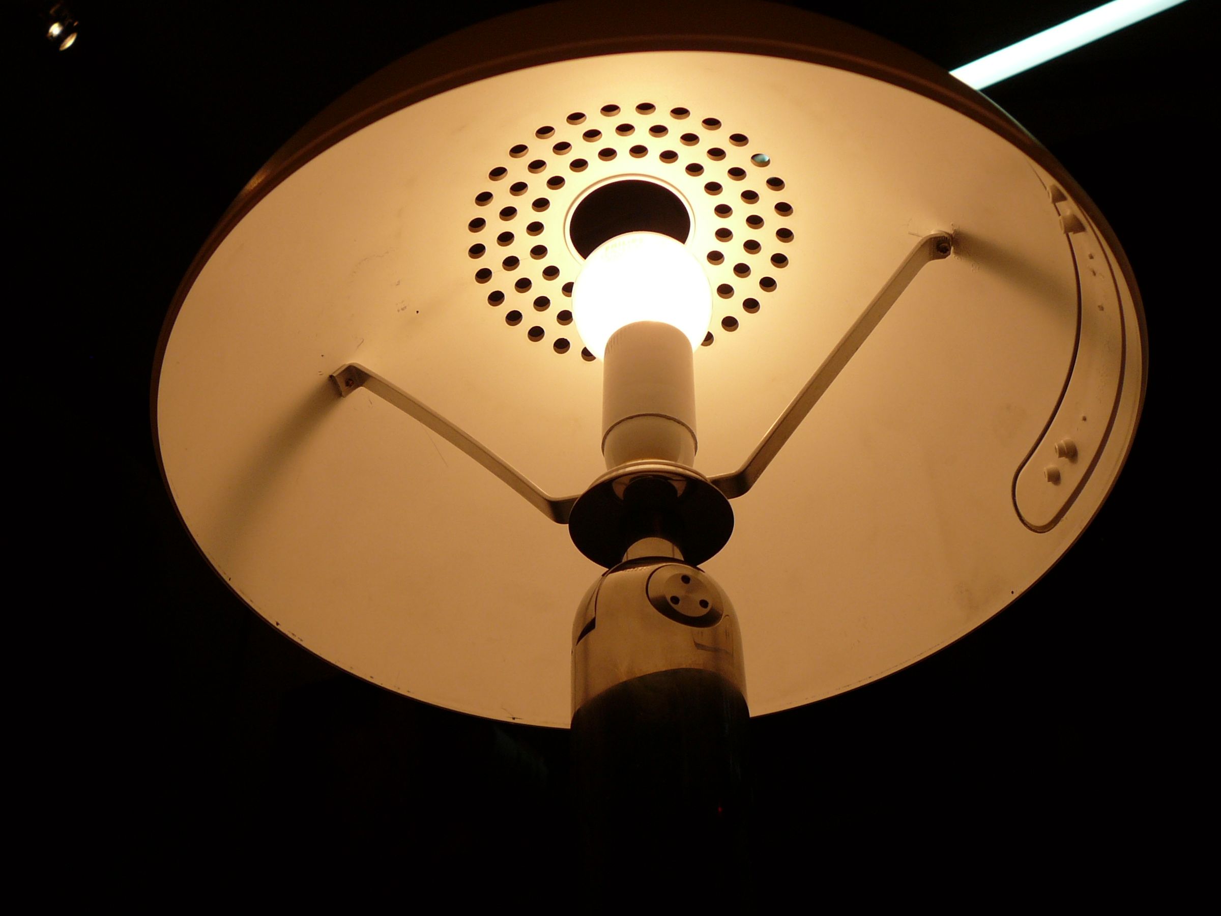 Imac (apple) Tablelamp Instructables