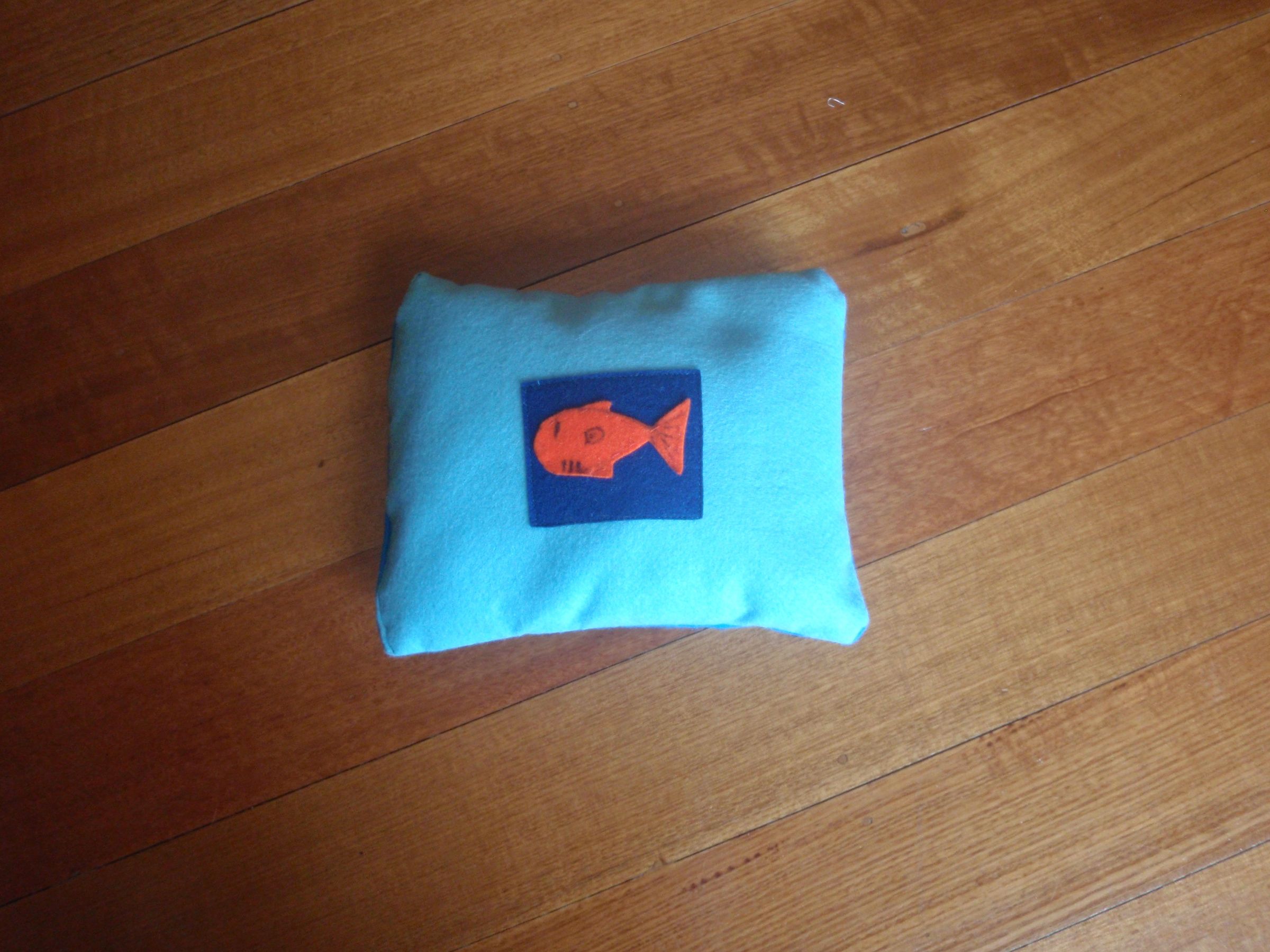 How to Make a Cute Mini Pillow From Felt
