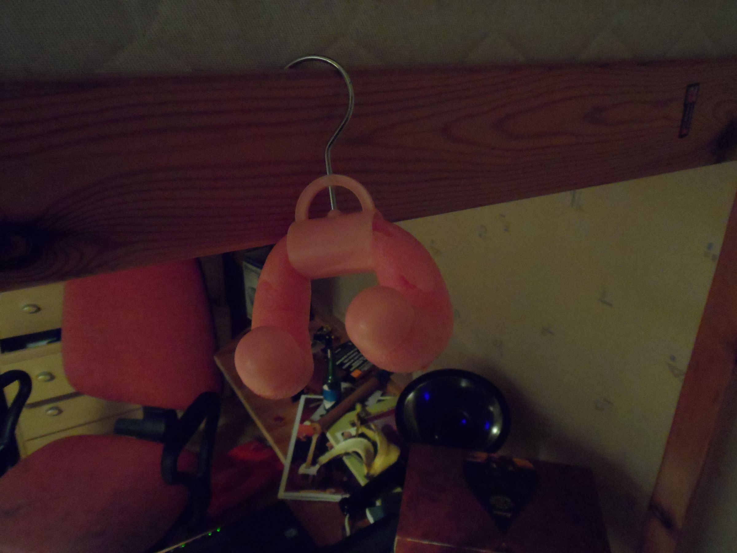 Very Cheap&untrustable Guitar Hanger