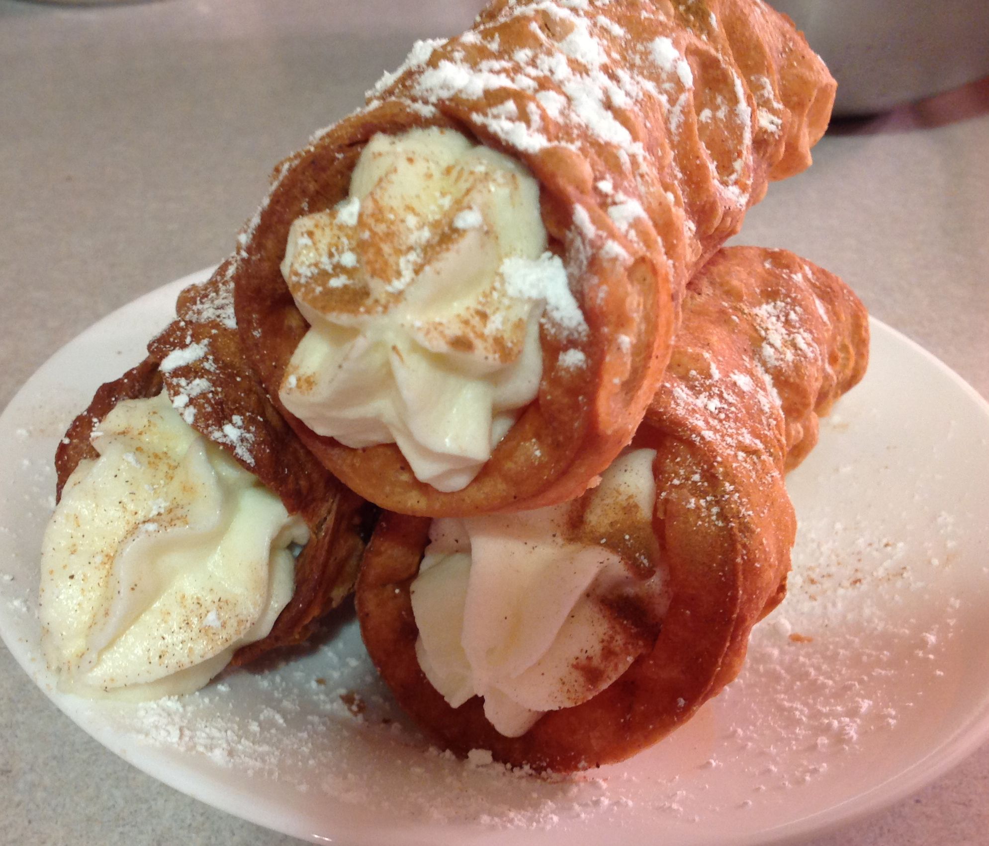 Cinnabon Cannoli