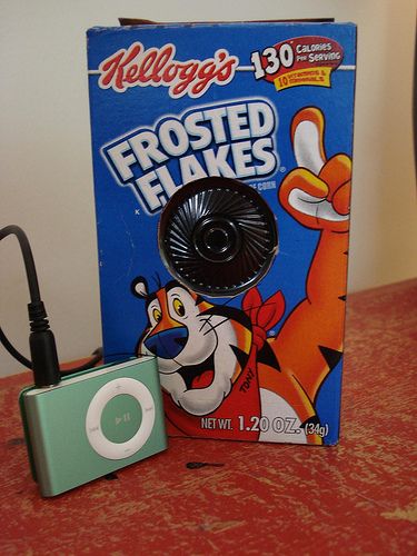 Make an IPod Speaker From a Hallmark Music Card