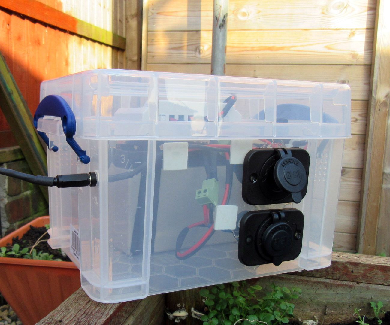 Solar portable 12v Charger