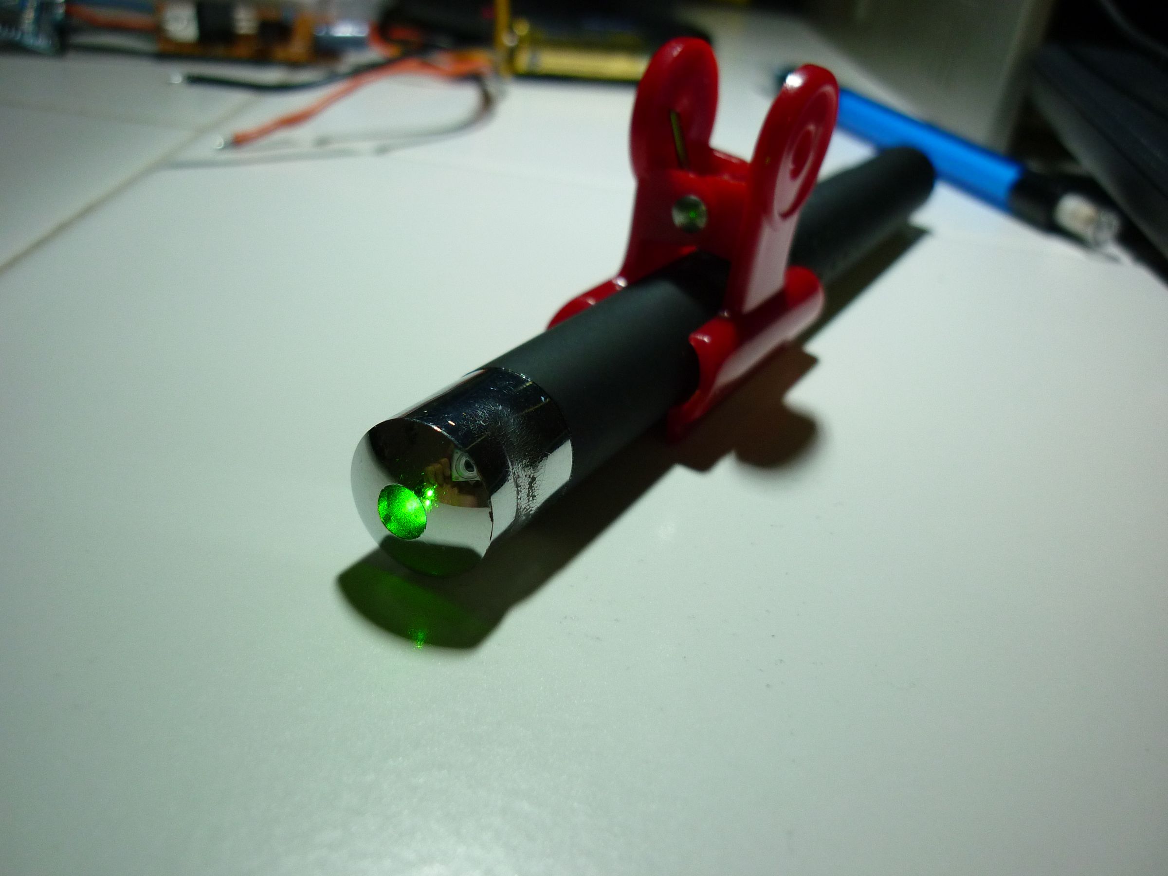 Keeping Your Laser Pointer on Easily (with Binder or Bulldog Clips) 3