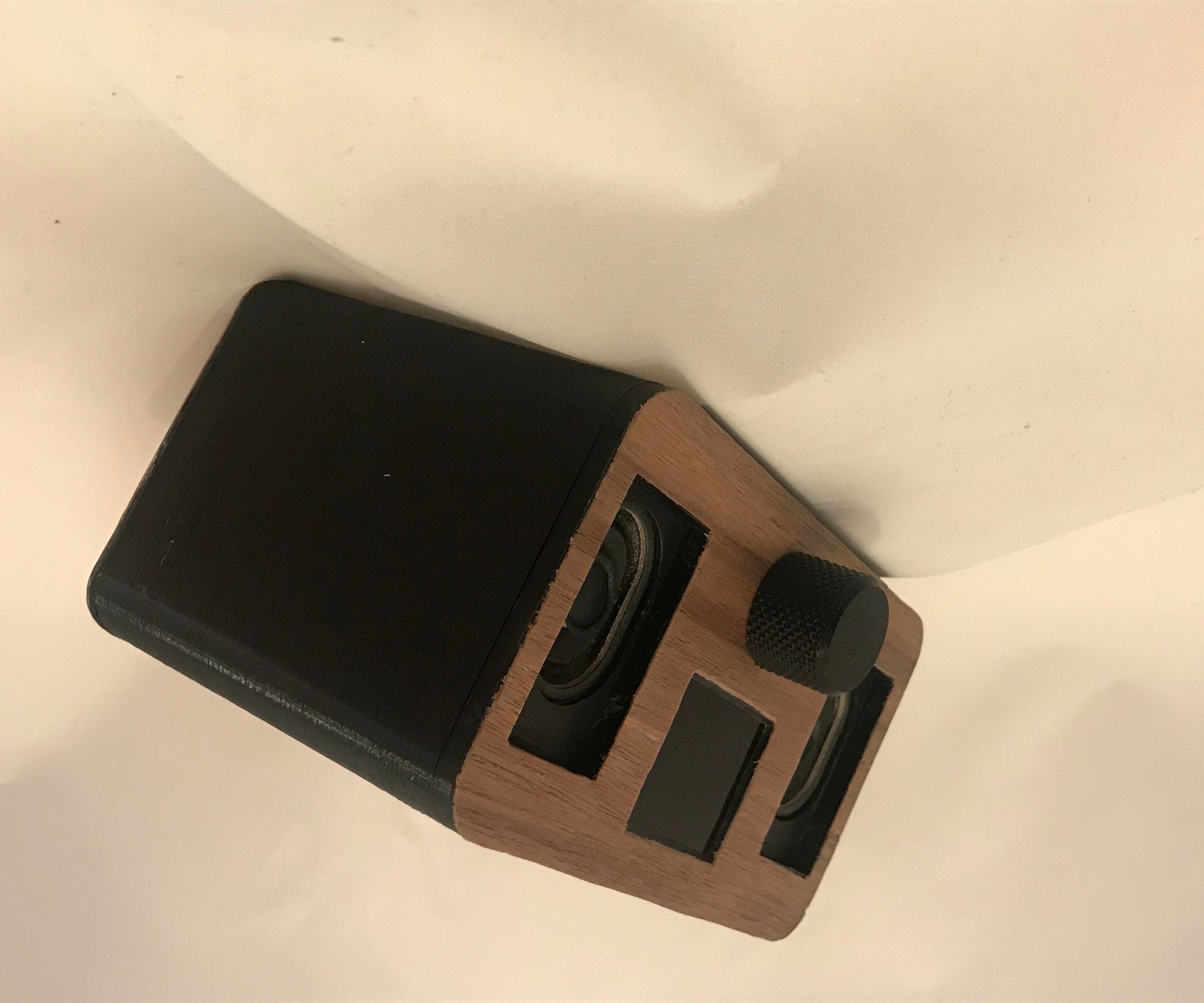 Wood and 3D Printed ESP32 Webradio