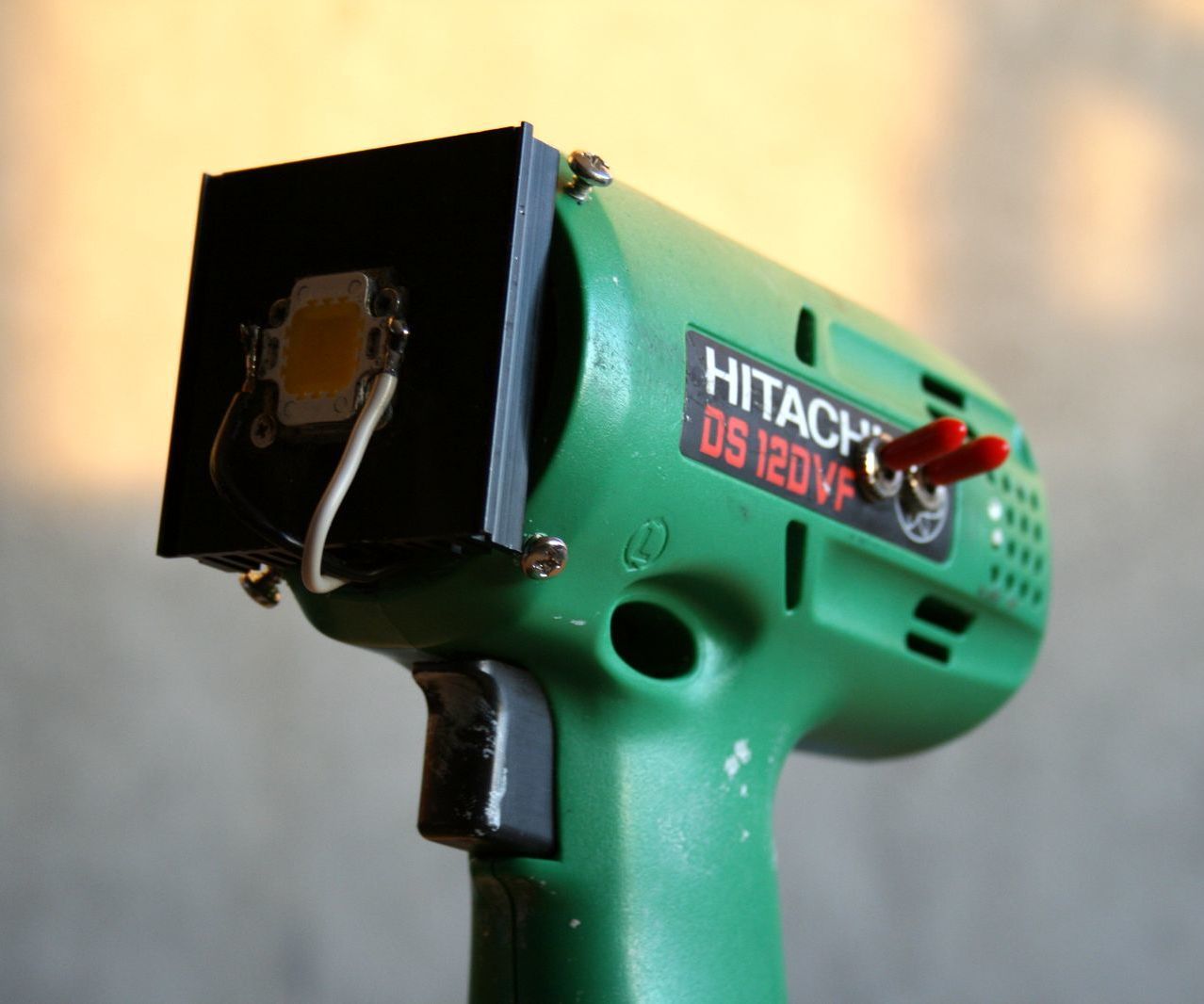 Transformation of Malfunctioning Power Tool Into LED Lamp