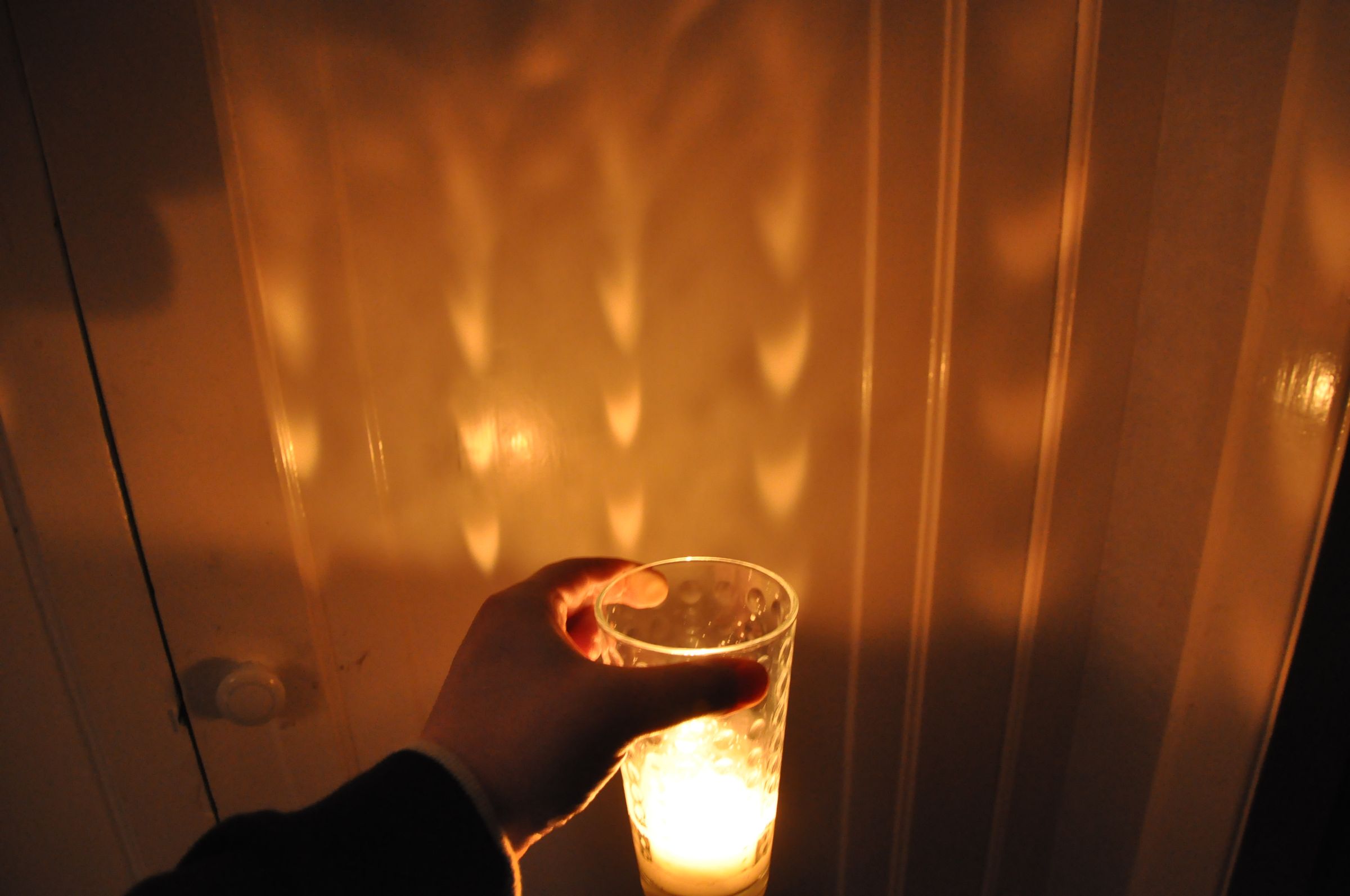 Unique Candle Lighting Effect.