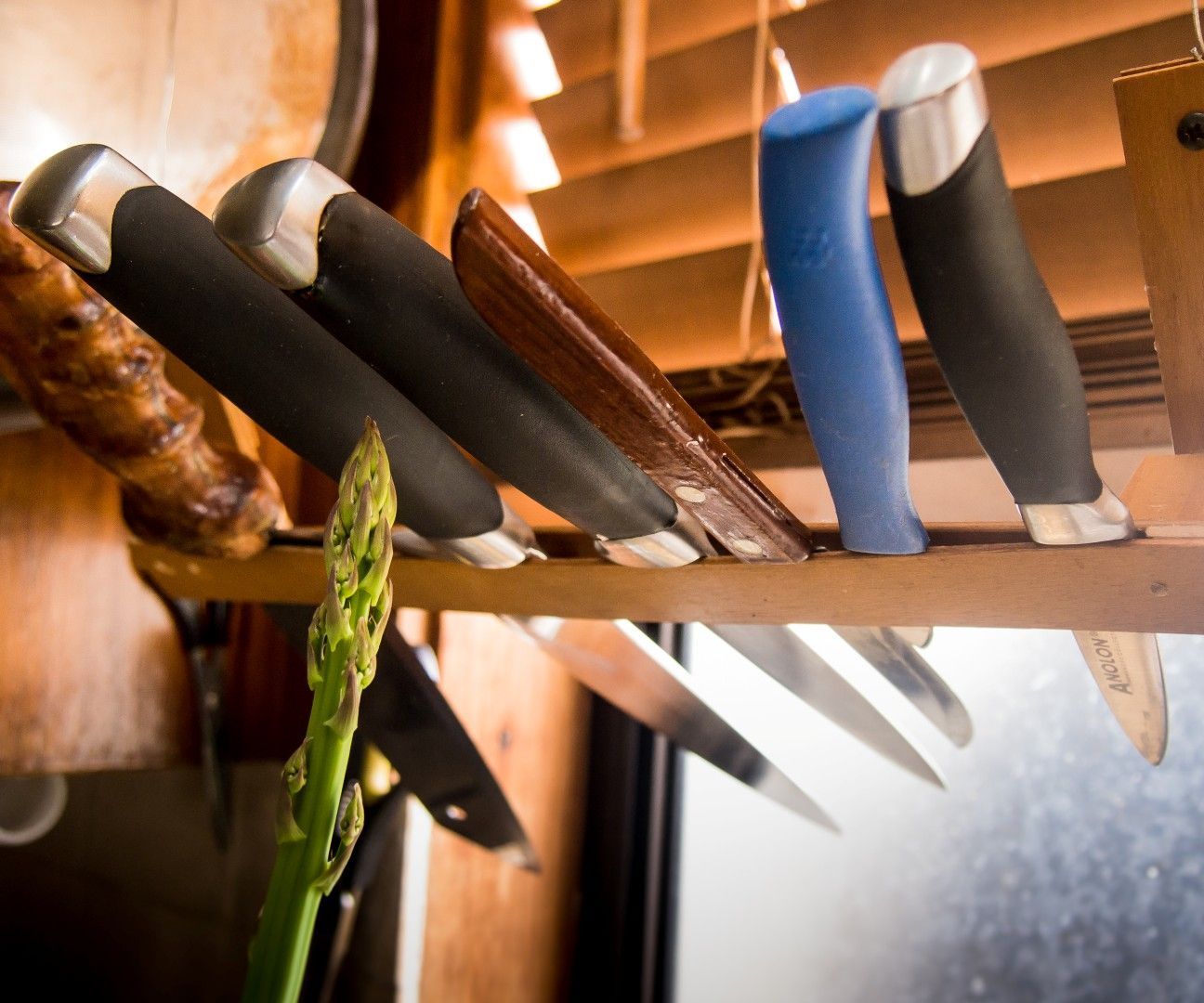 Hanging Offset Knife Holder