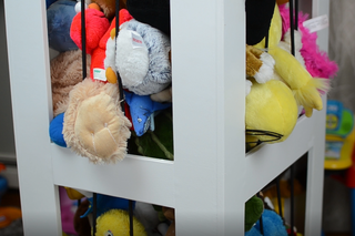 Stuffed animal top corner cage