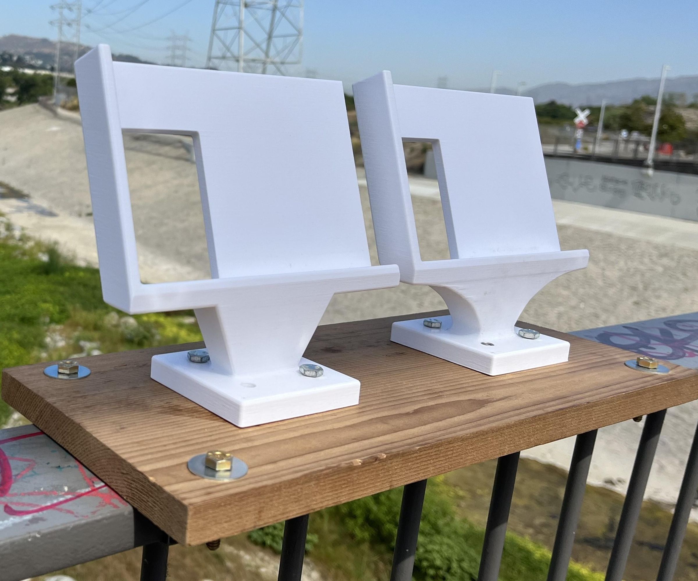 Phone Stand for Digitizing the Outdoors in 3D