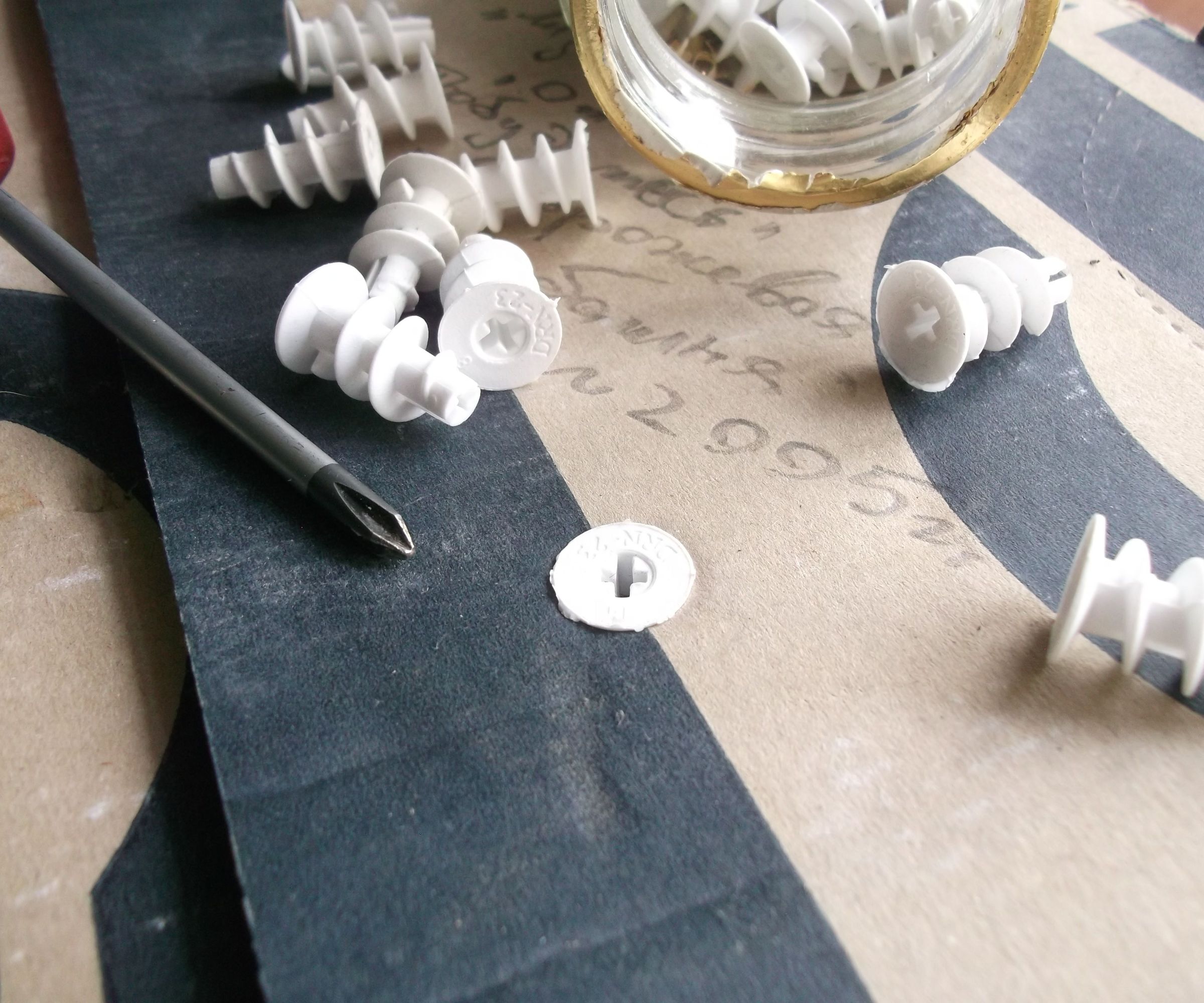 Screw Dat Box! (Packing Life Hack)