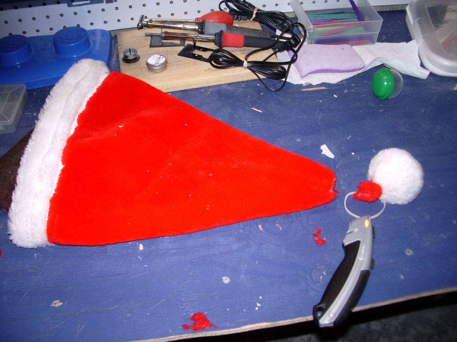 How to Make a Blinking Santa Hat