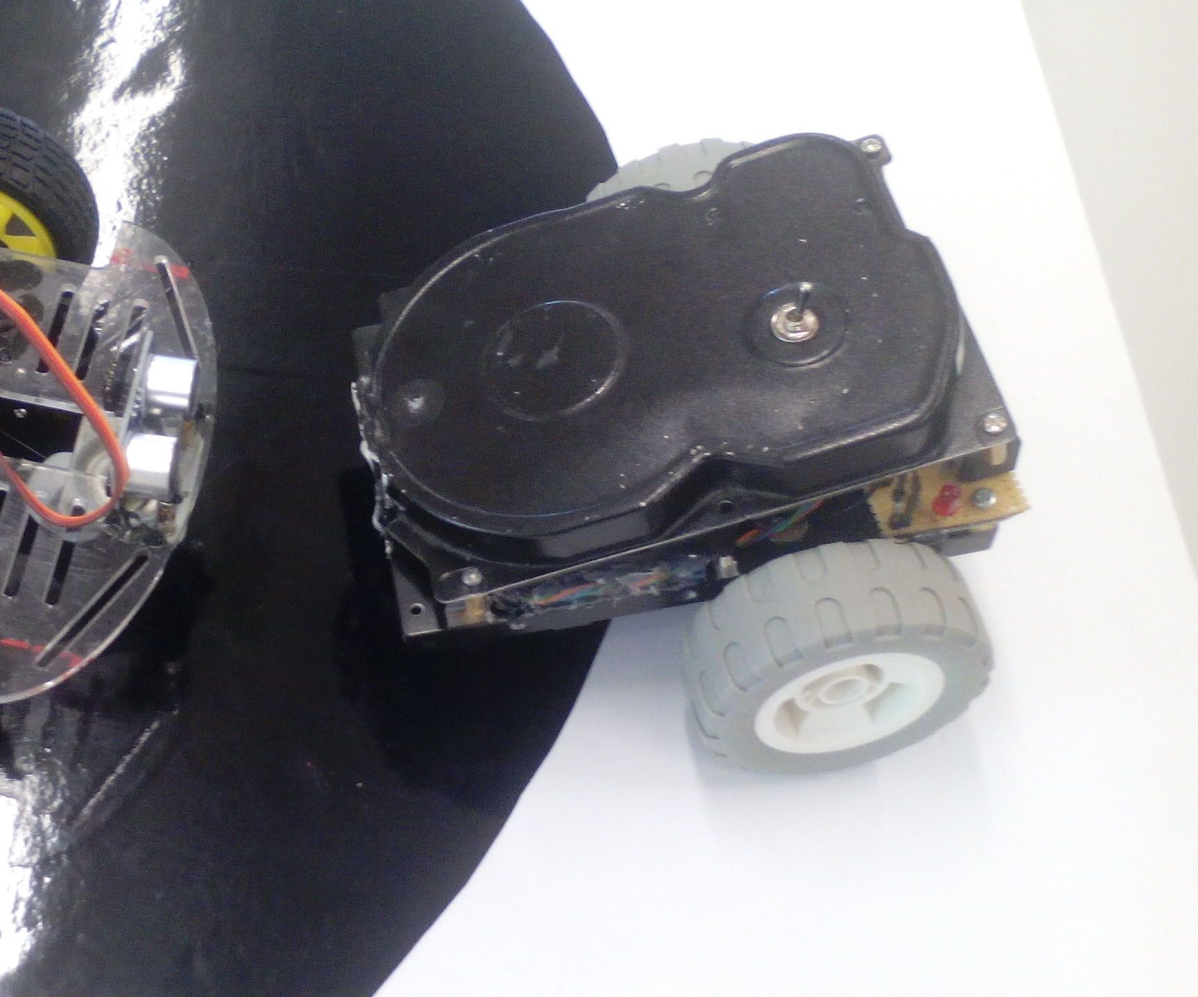 ARDUINO HDD SUMO ROBOT